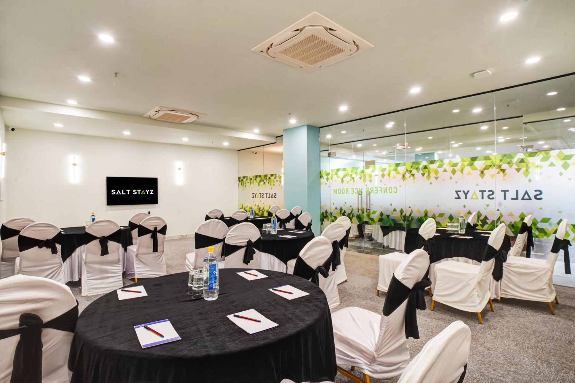 Hotel Saltstayz Premier - Arjun Marg Gurgaon