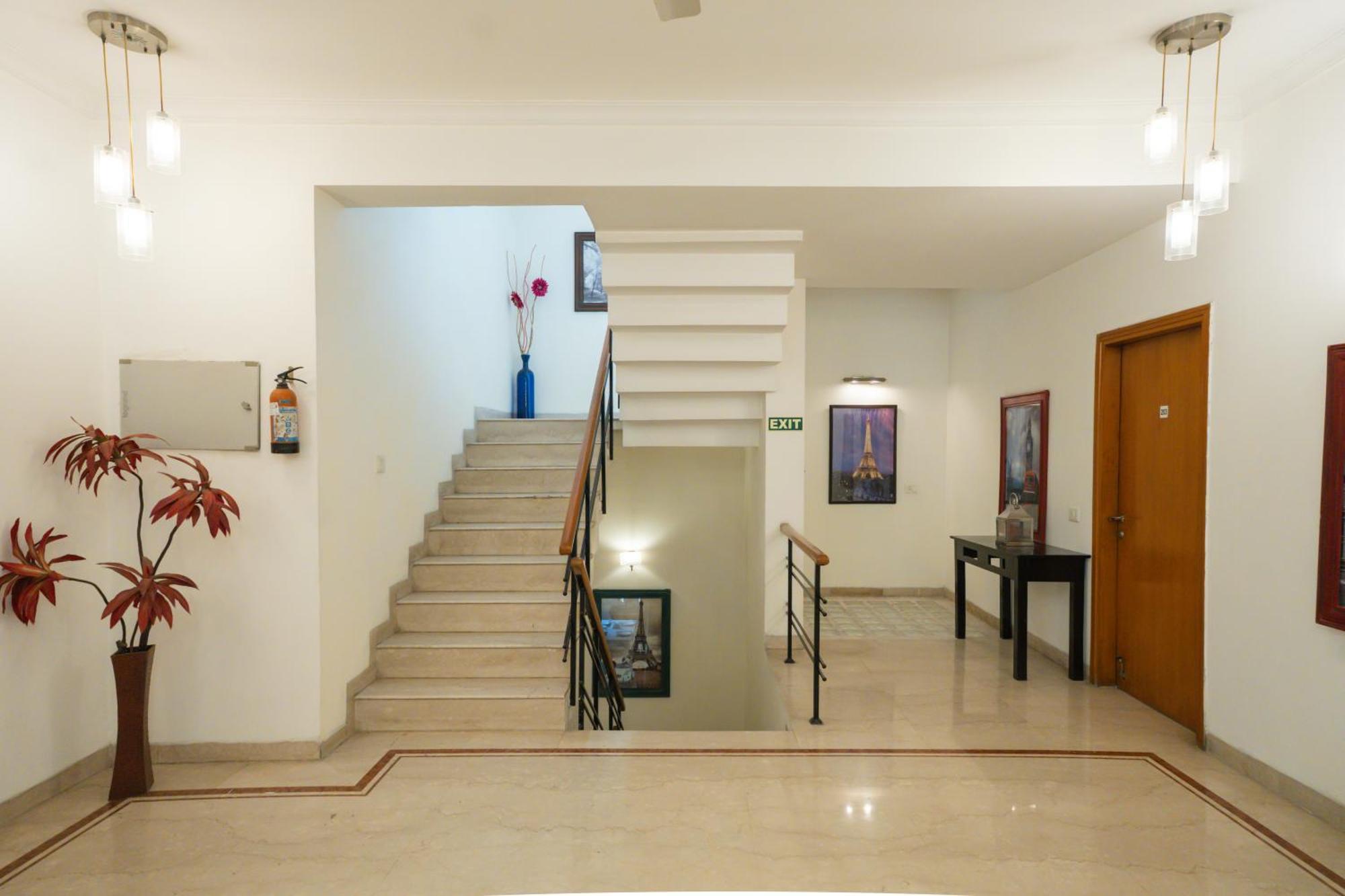 Guest house Ahuja Residency Cyber City I