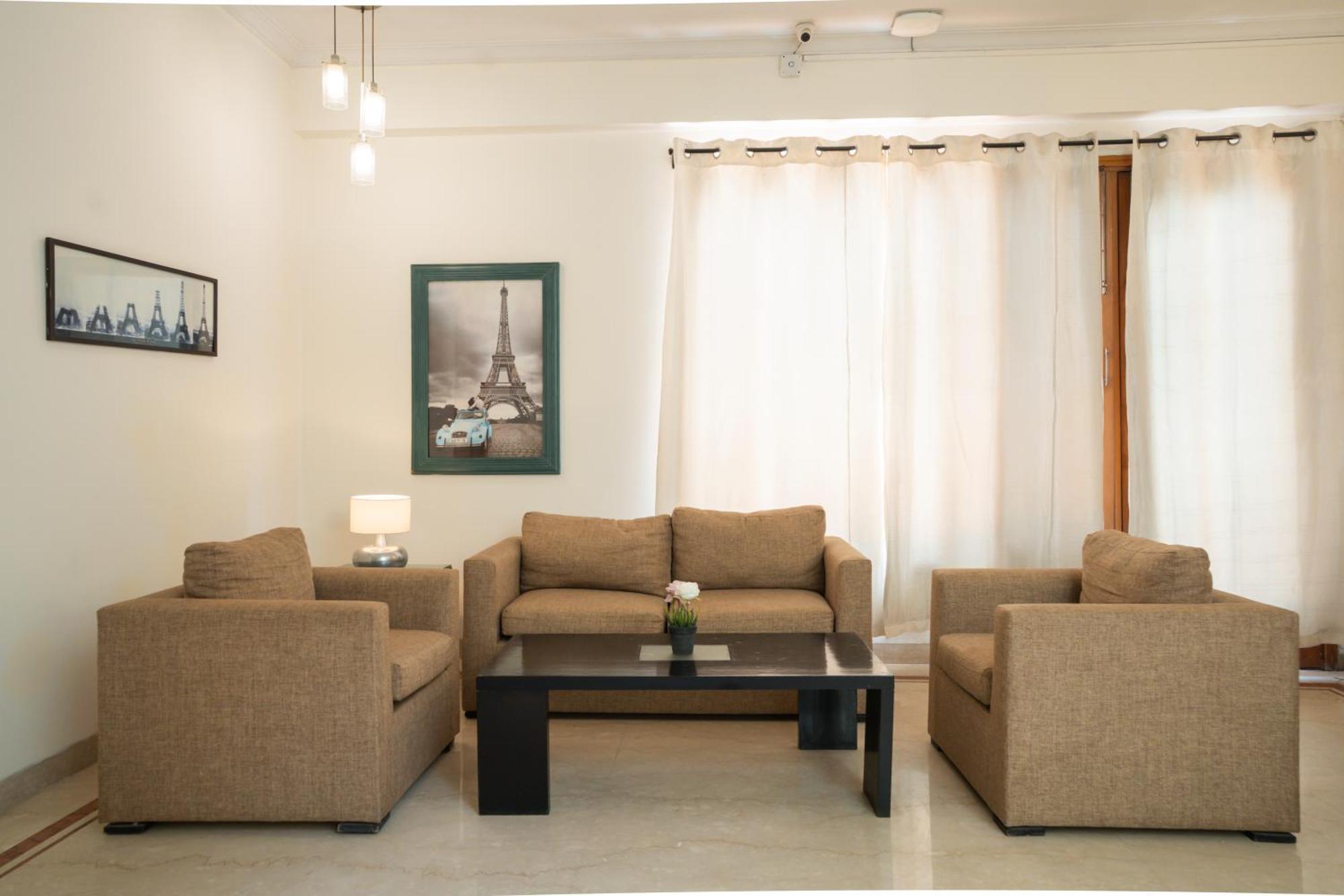 Ahuja Residency Cyber City I Guest house Gurgaon