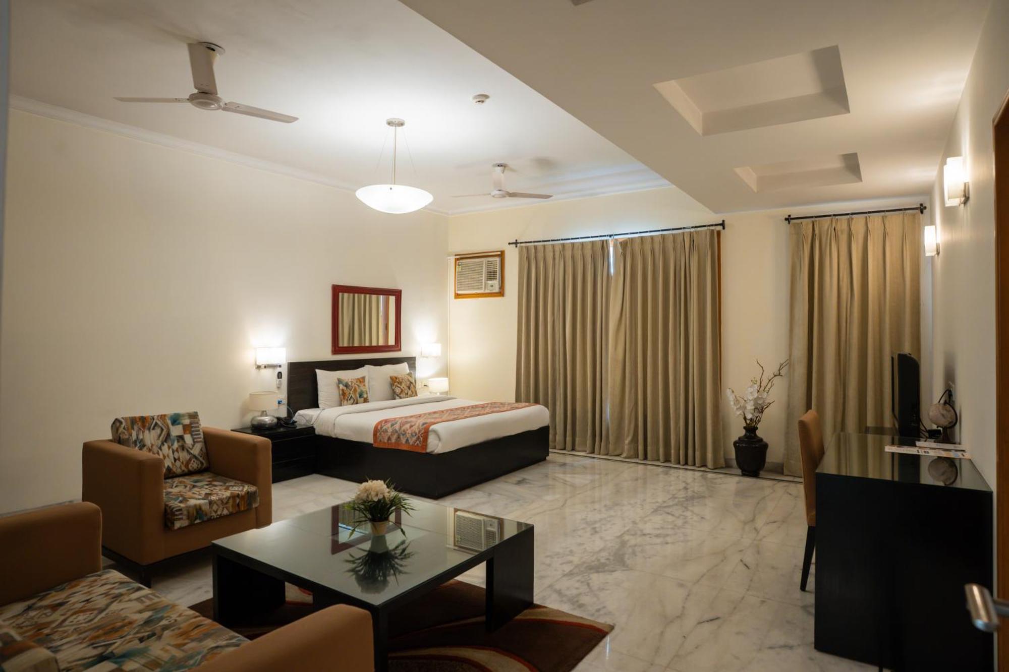 Guest house Ahuja Residency Cyber City I