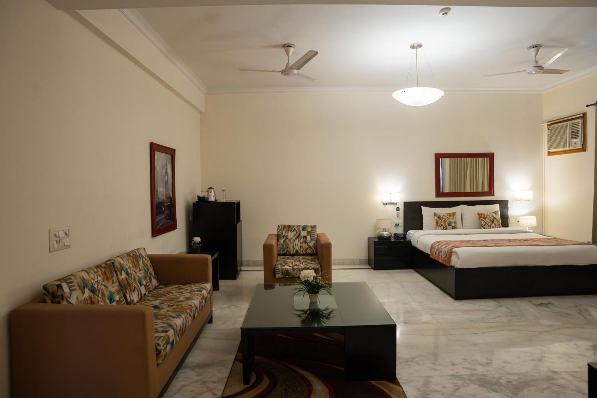Ahuja Residency Cyber City I 3* Gurgaon