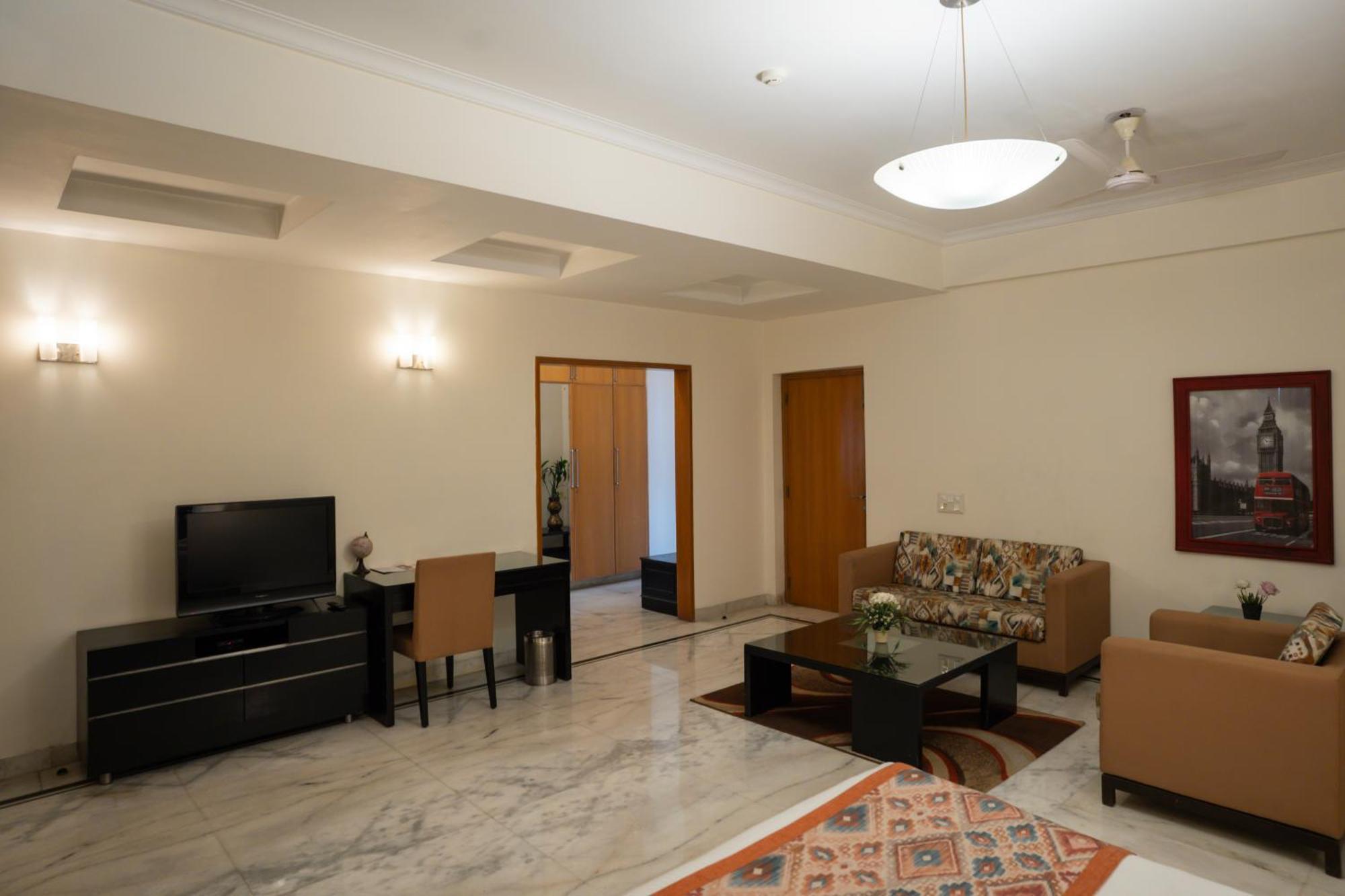 Ahuja Residency Cyber City I Guest house Gurgaon