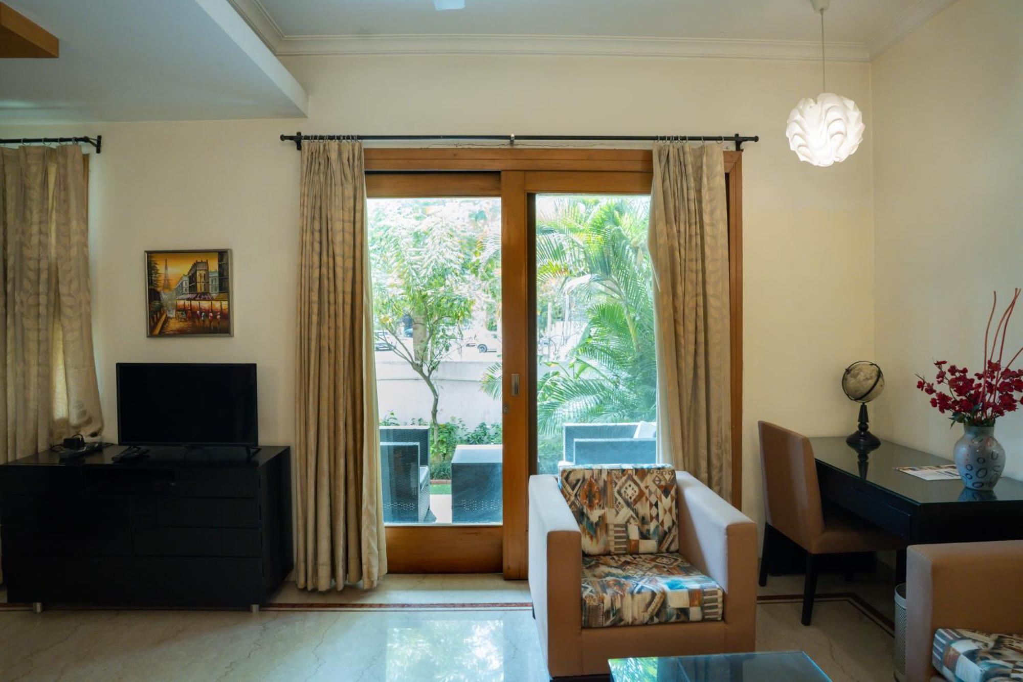 Guest house Ahuja Residency Cyber City I Gurgaon
