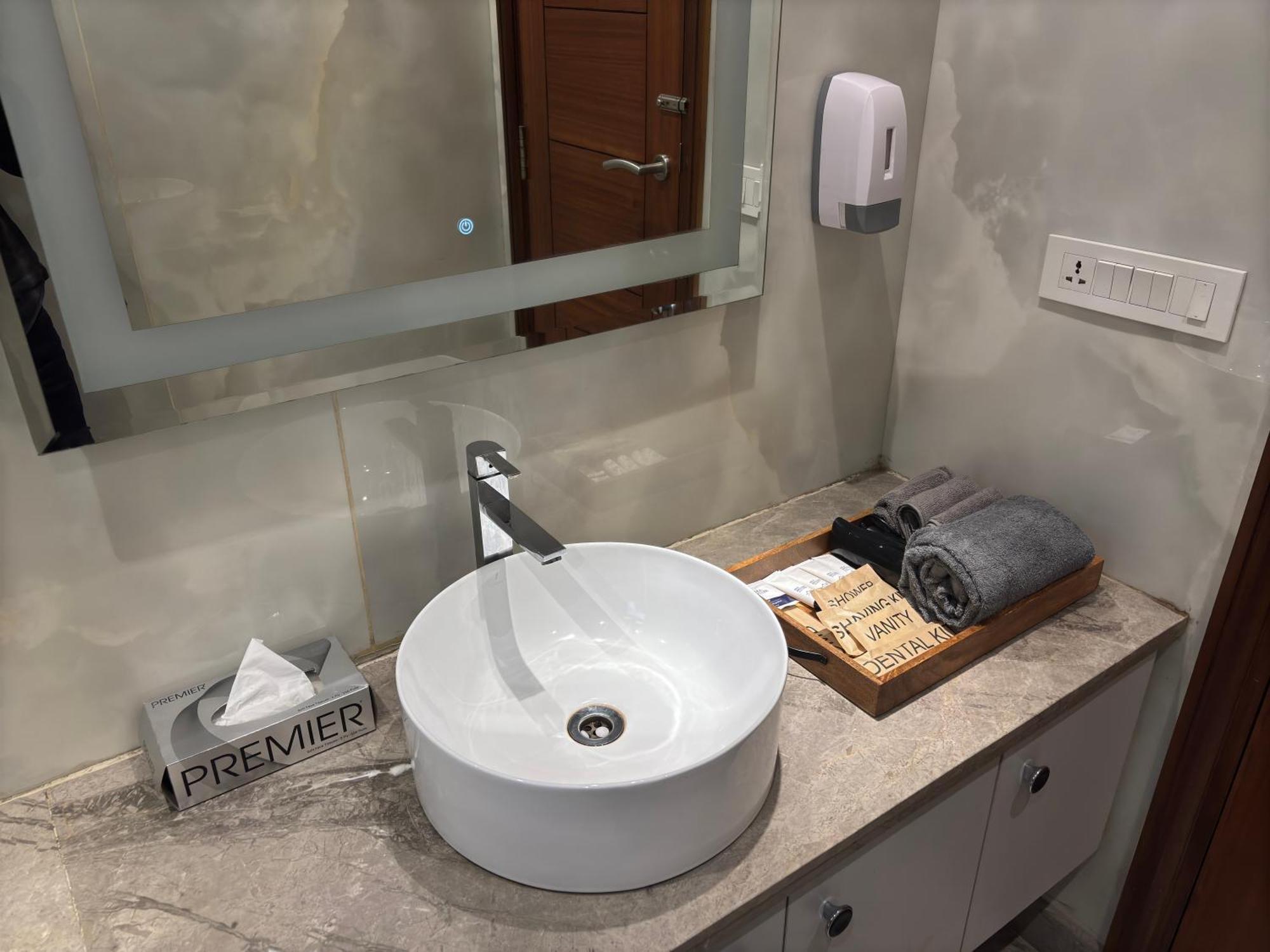 Housr Sector 42 Golf Course Road Near 42-43 Metro Station Gurgaon