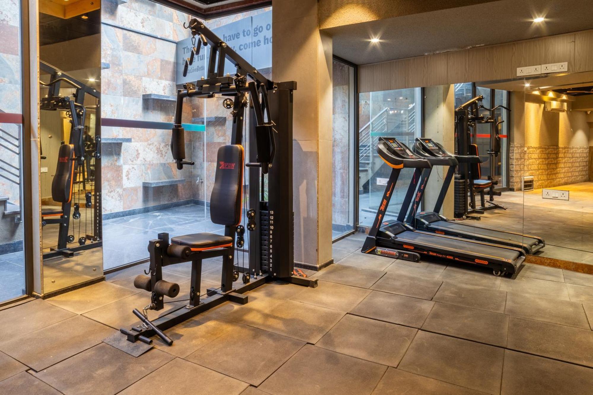 Hotel Housr Sector 42 Golf Course Road Near 42-43 Metro Station