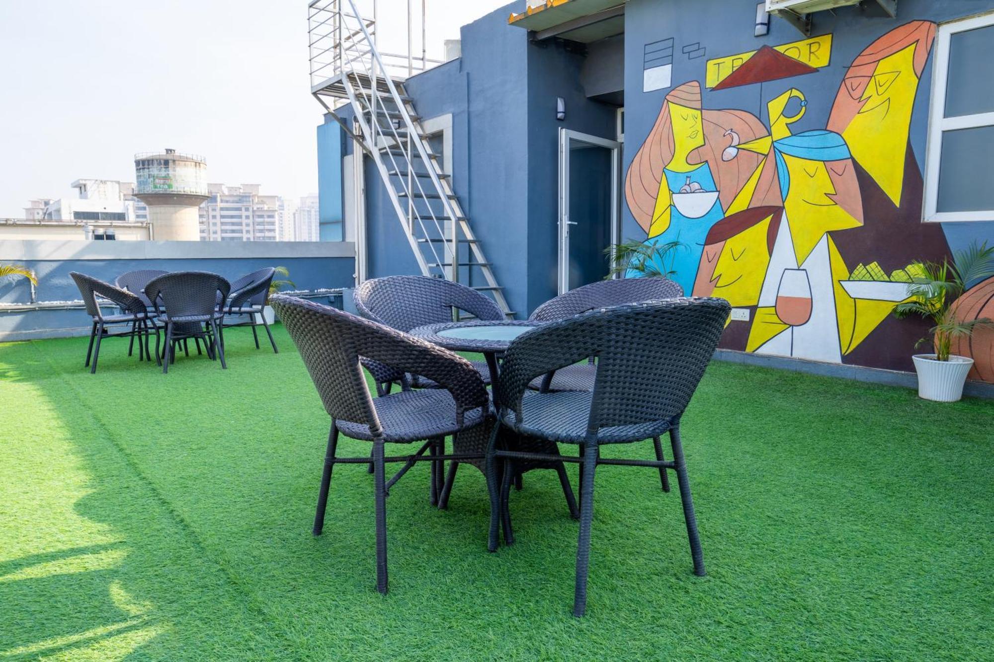 Housr Sector 42 Golf Course Road Near 42-43 Metro Station Gurgaon