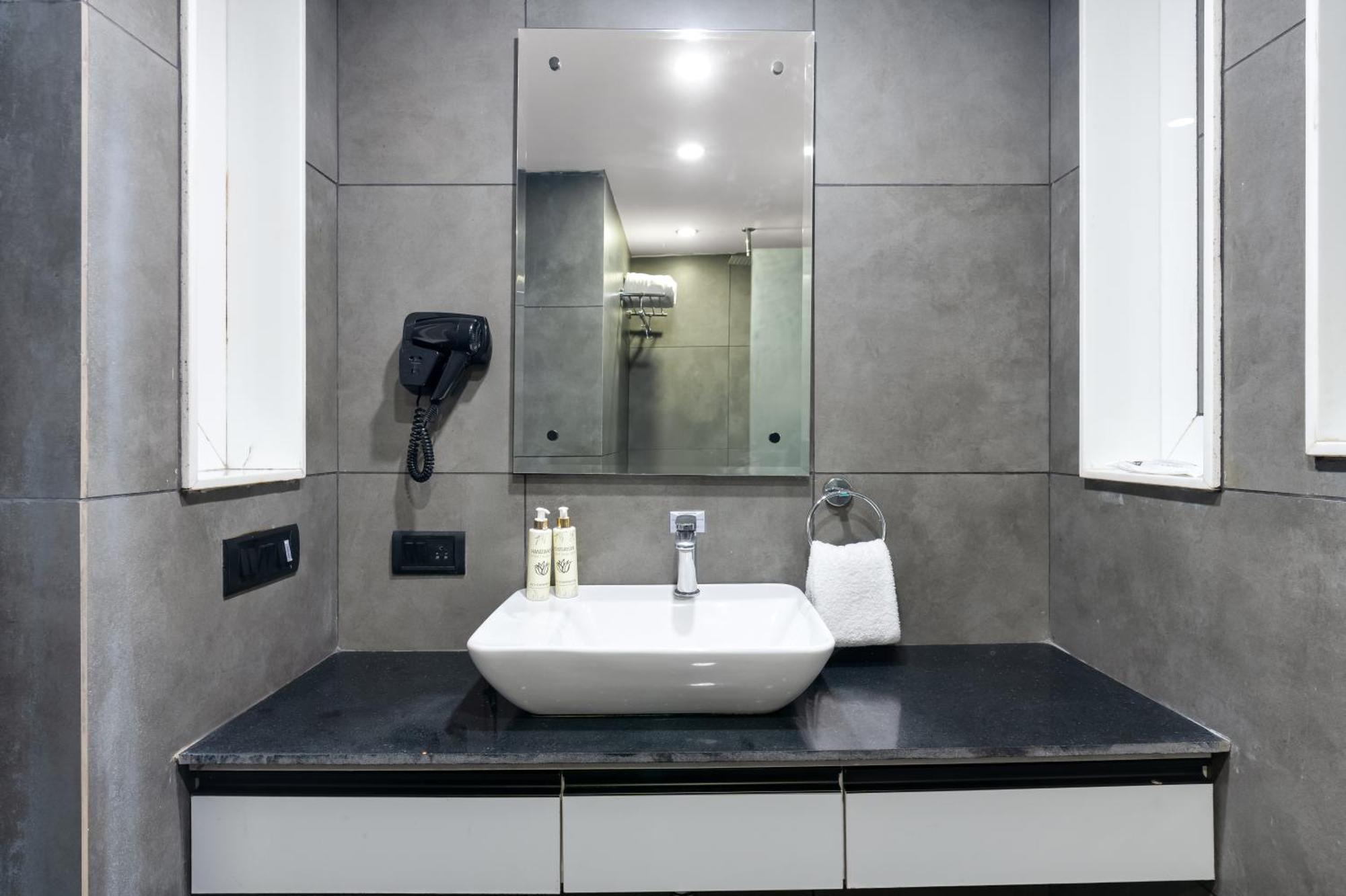 Apartment Bedchambers Serviced - Cyber Gurgaon