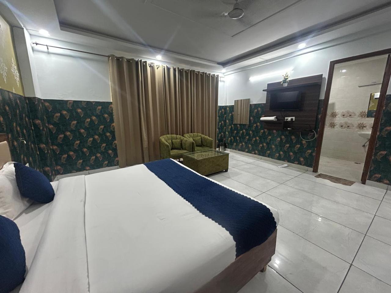 Hotel Tanvi Premium Residency-close To Artemis, Medanta & Fortis