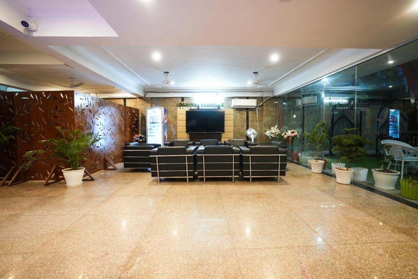 Hotel Tanvi Premium Residency-close To Artemis, Medanta & Fortis 4*