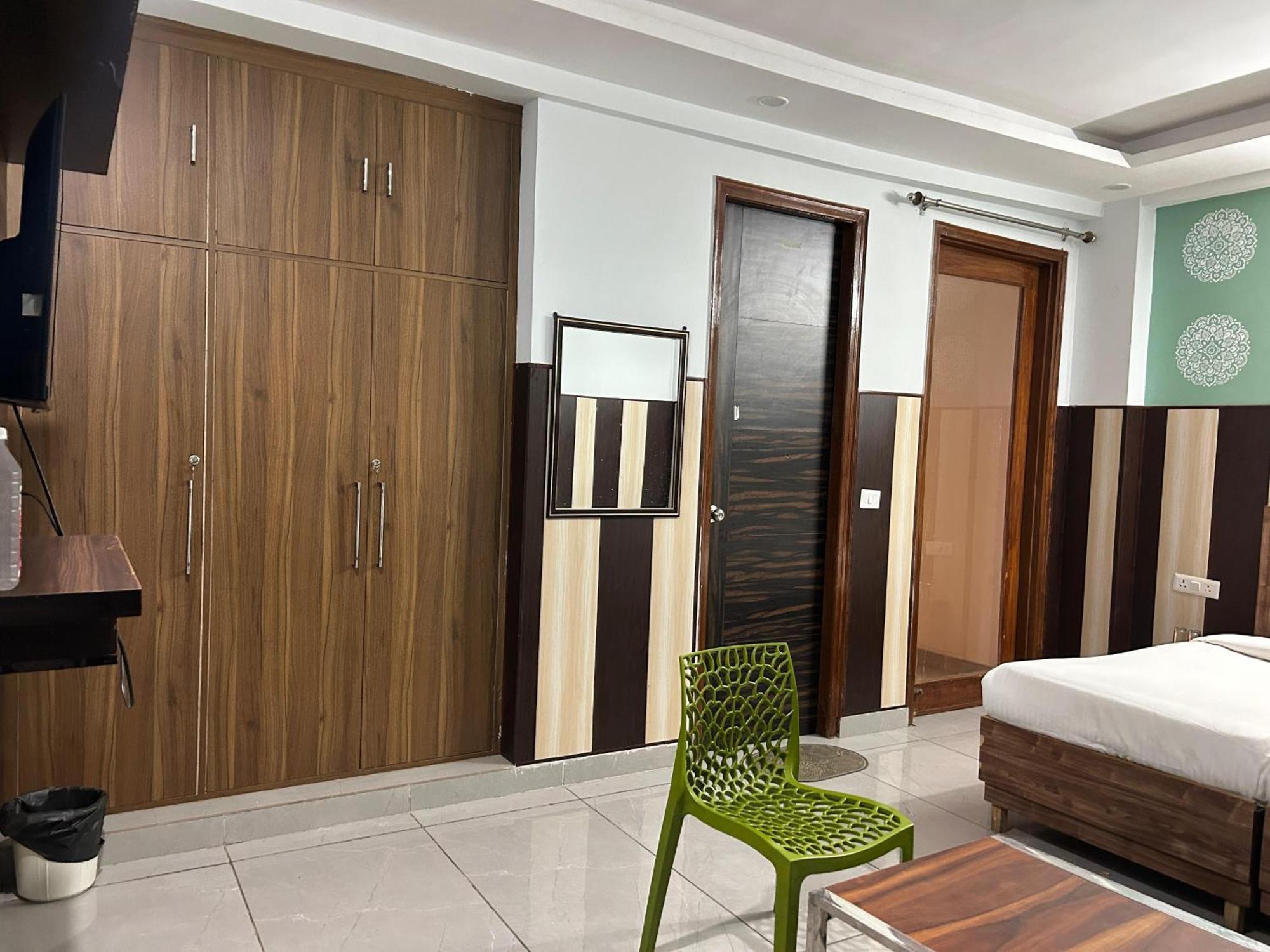 Hotel Tanvi Premium Residency-close To Artemis, Medanta & Fortis
