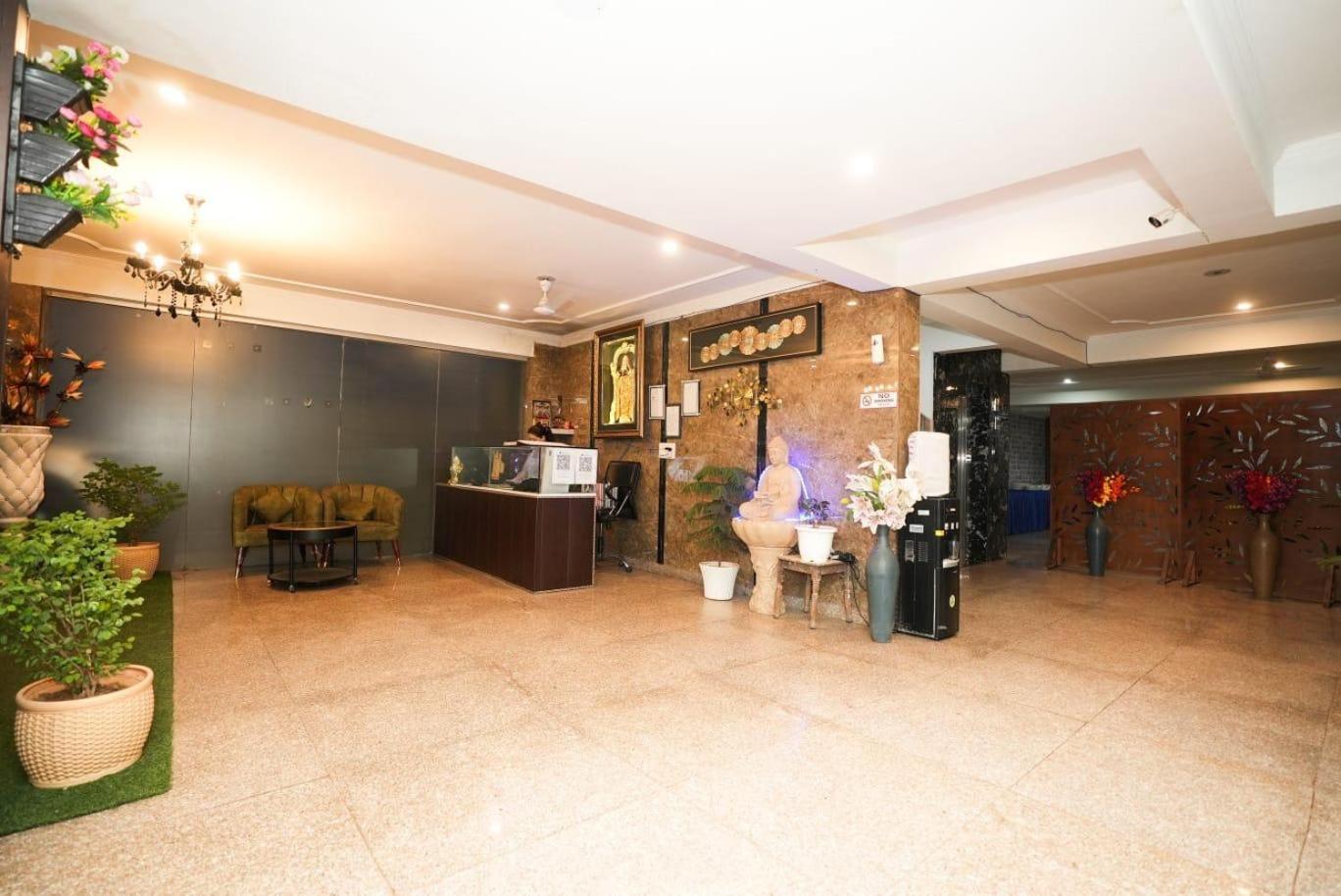 Hotel Tanvi Premium Residency-close To Artemis, Medanta & Fortis 4*
