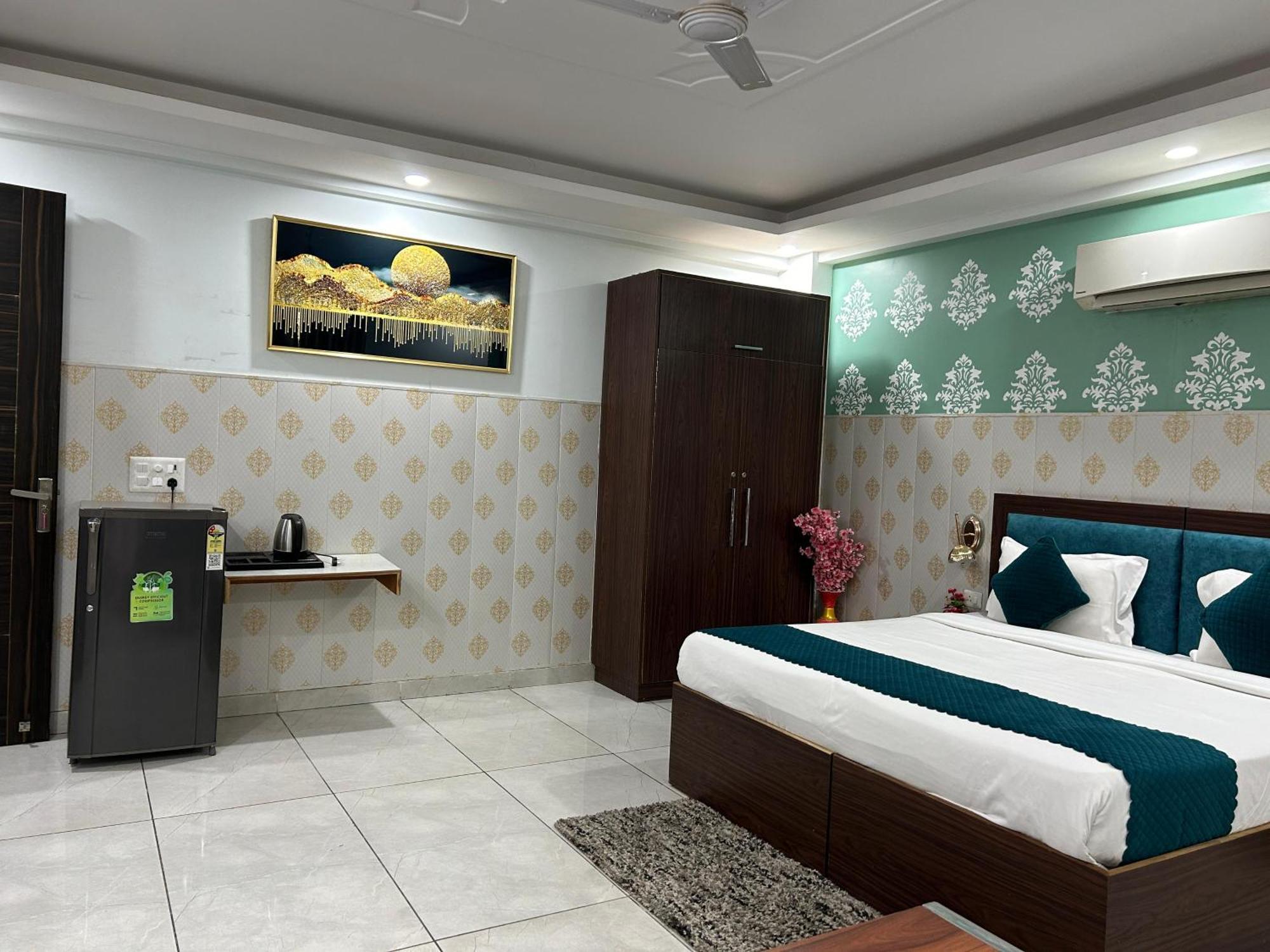 Hotel Tanvi Premium Residency-close To Artemis, Medanta & Fortis Gurgaon