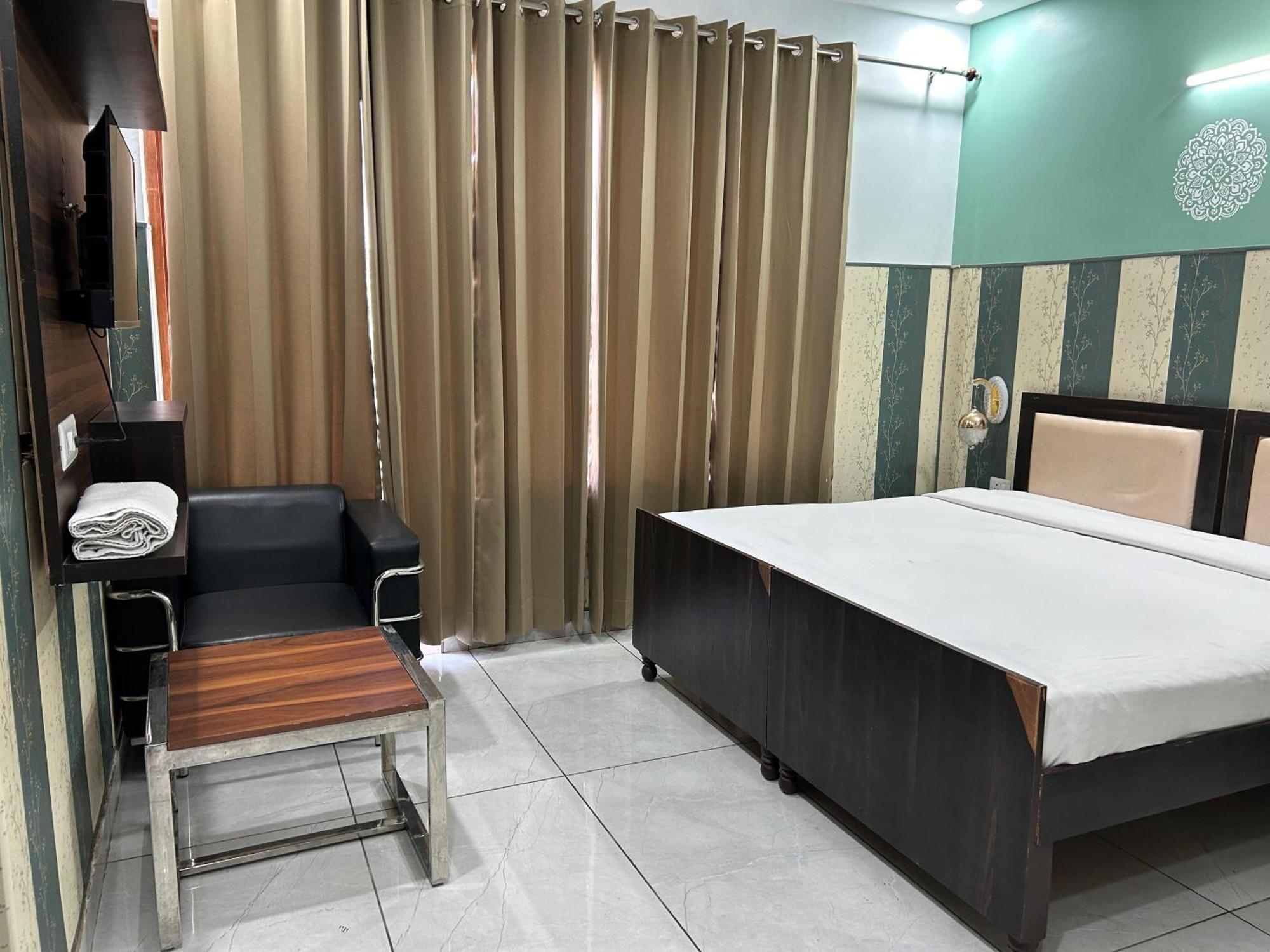 Tanvi Premium Residency-close To Artemis, Medanta & Fortis Hotel 4*