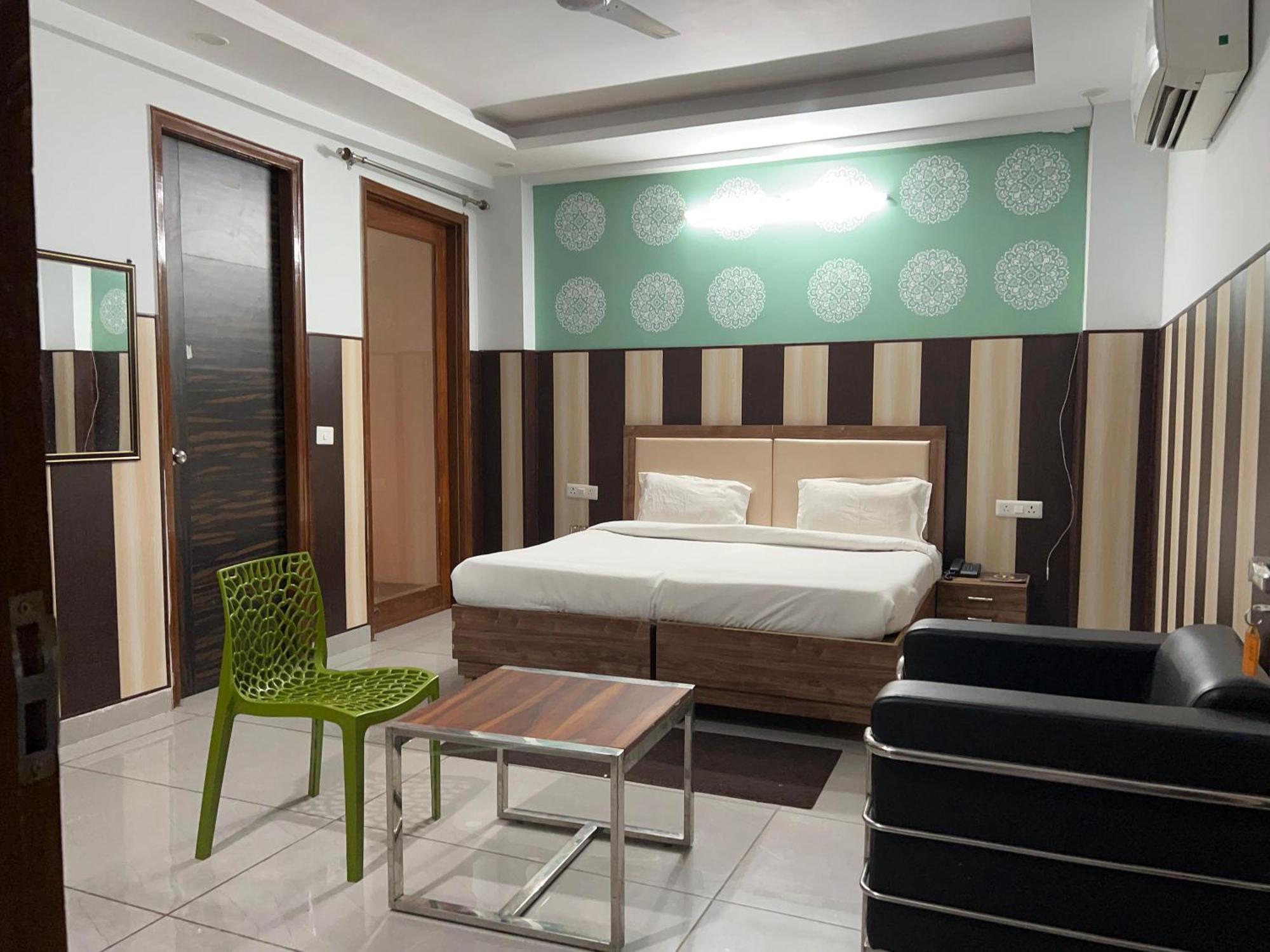 Hotel Tanvi Premium Residency-close To Artemis, Medanta & Fortis 4*