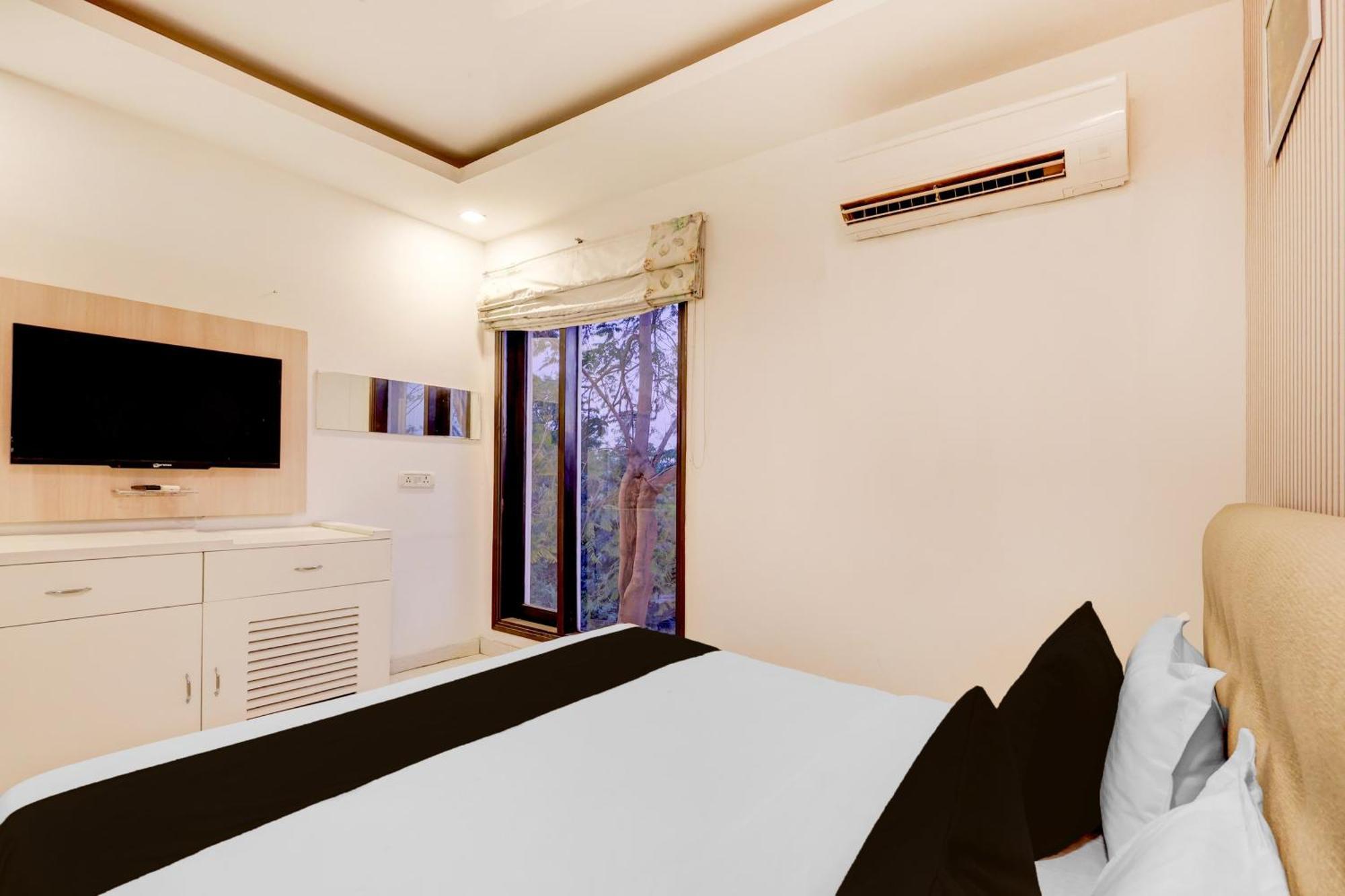Hotel Super Townhouse T Block Sector 24