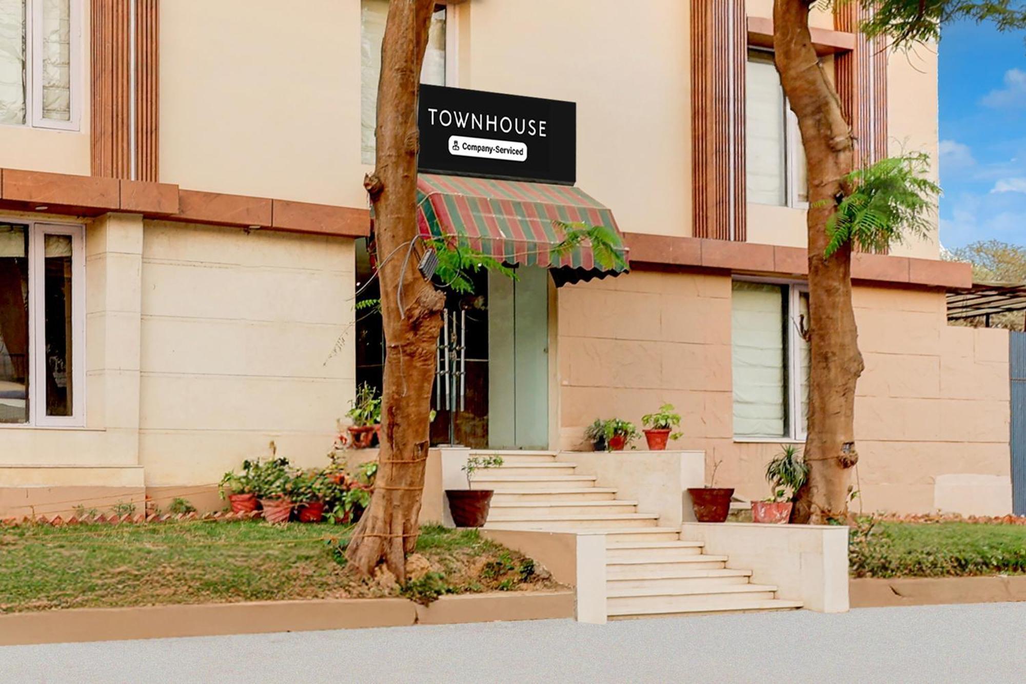 Hotel Super Townhouse T Block Sector 24 4*
