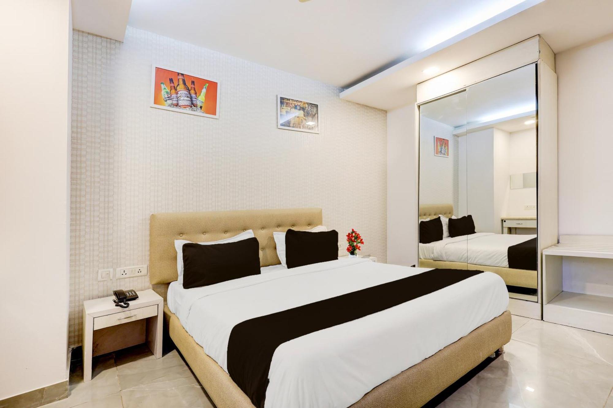 Super Townhouse T Block Sector 24 4* Gurgaon