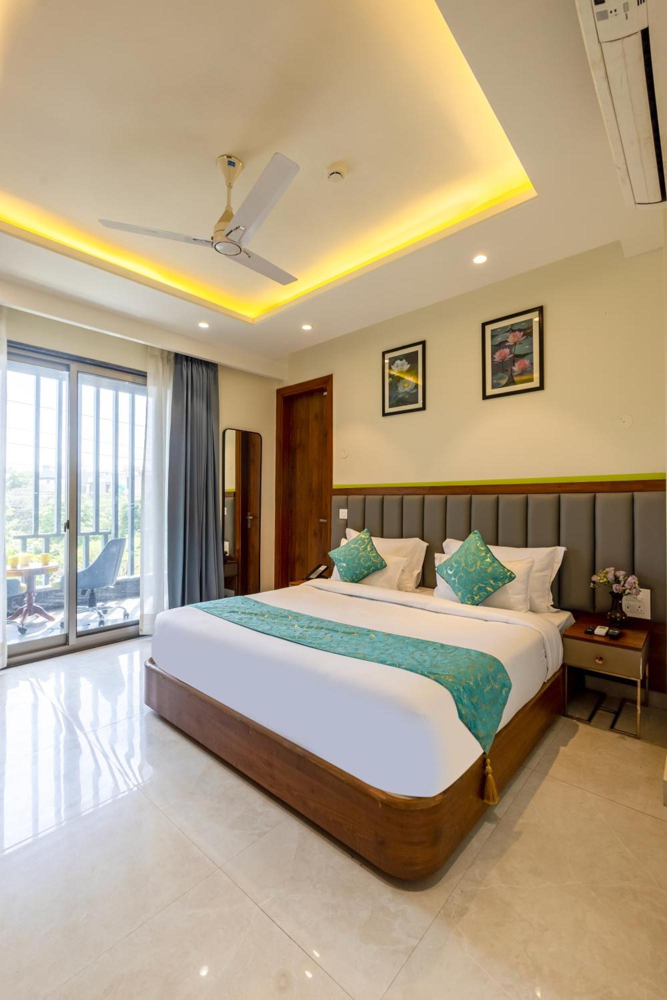 Hotel Country Gurugram 4*