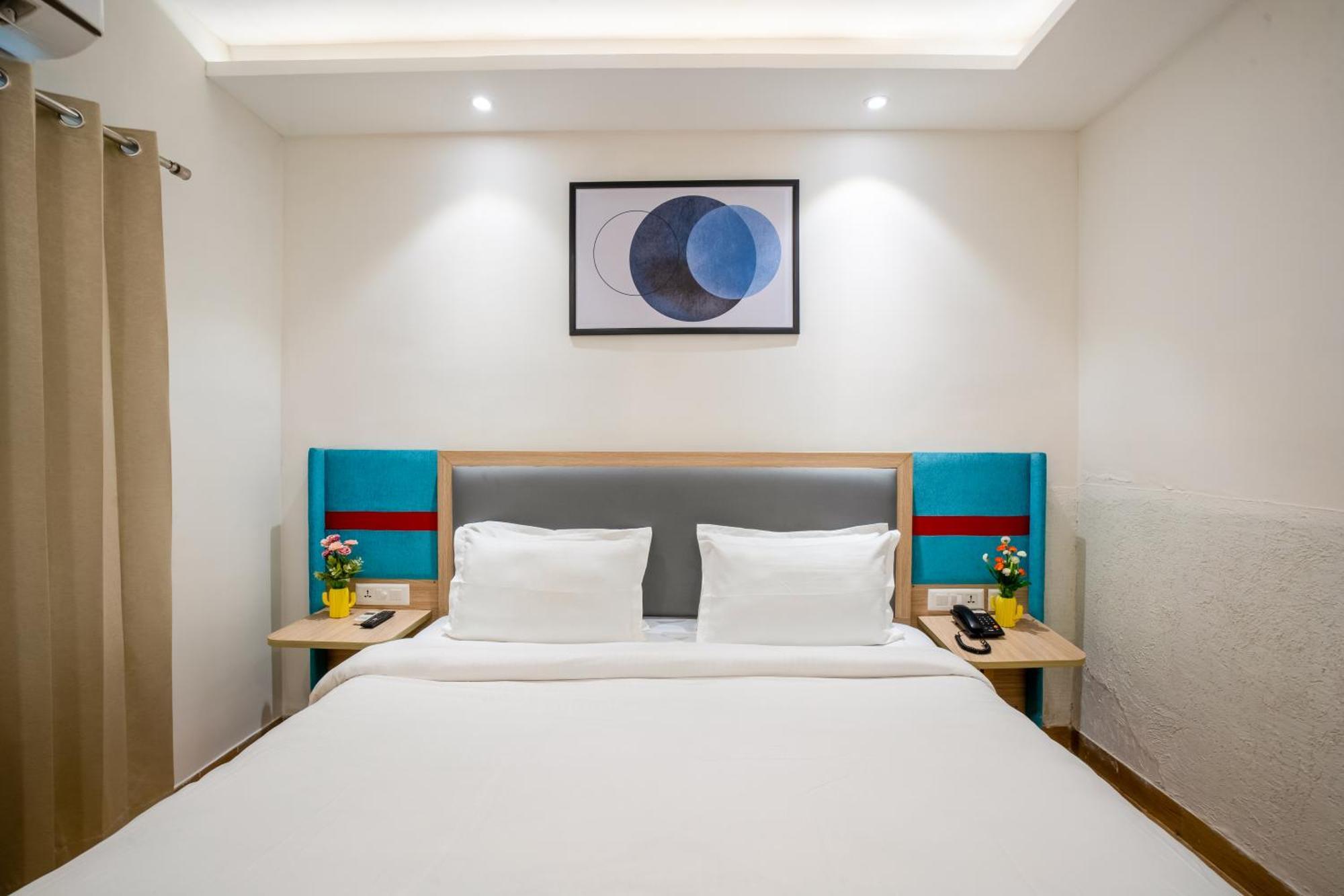 Flxho Cyber One - And Banquet- Dlf Cyber 3* Gurgaon