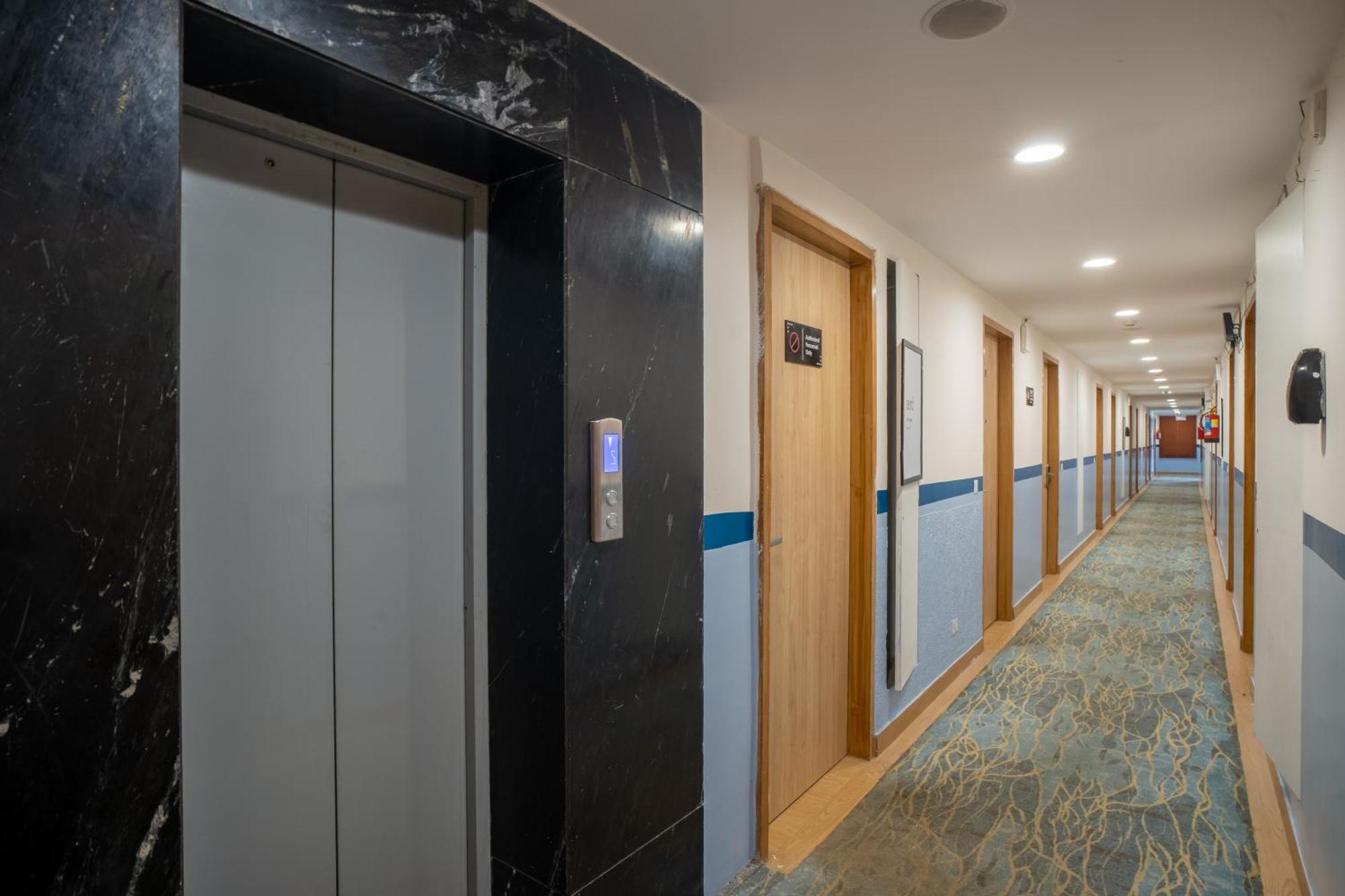 Flxho Cyber One - And Banquet- Dlf Cyber Hotel 3*