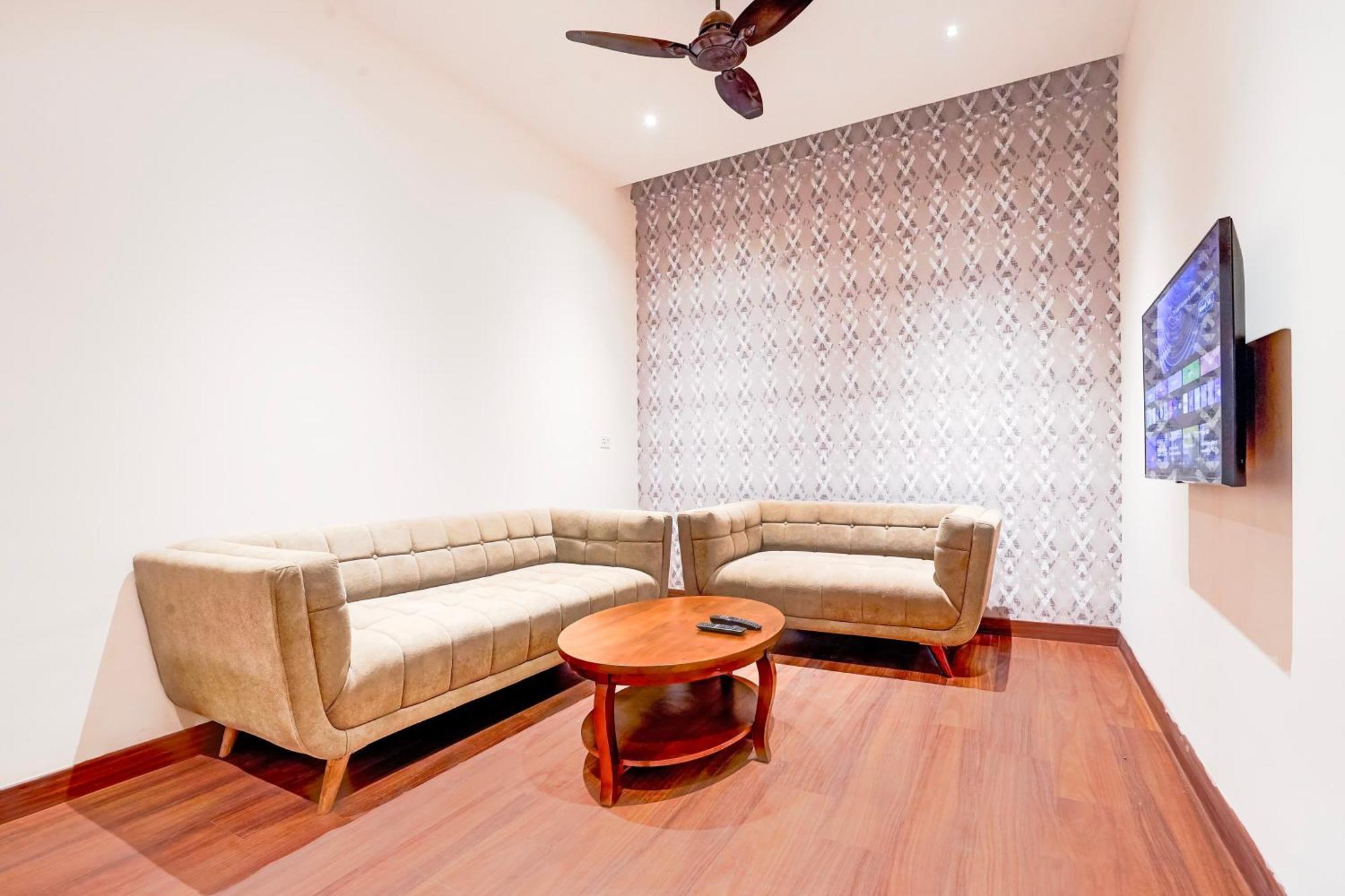 Hotel Sunday And Gurgaon