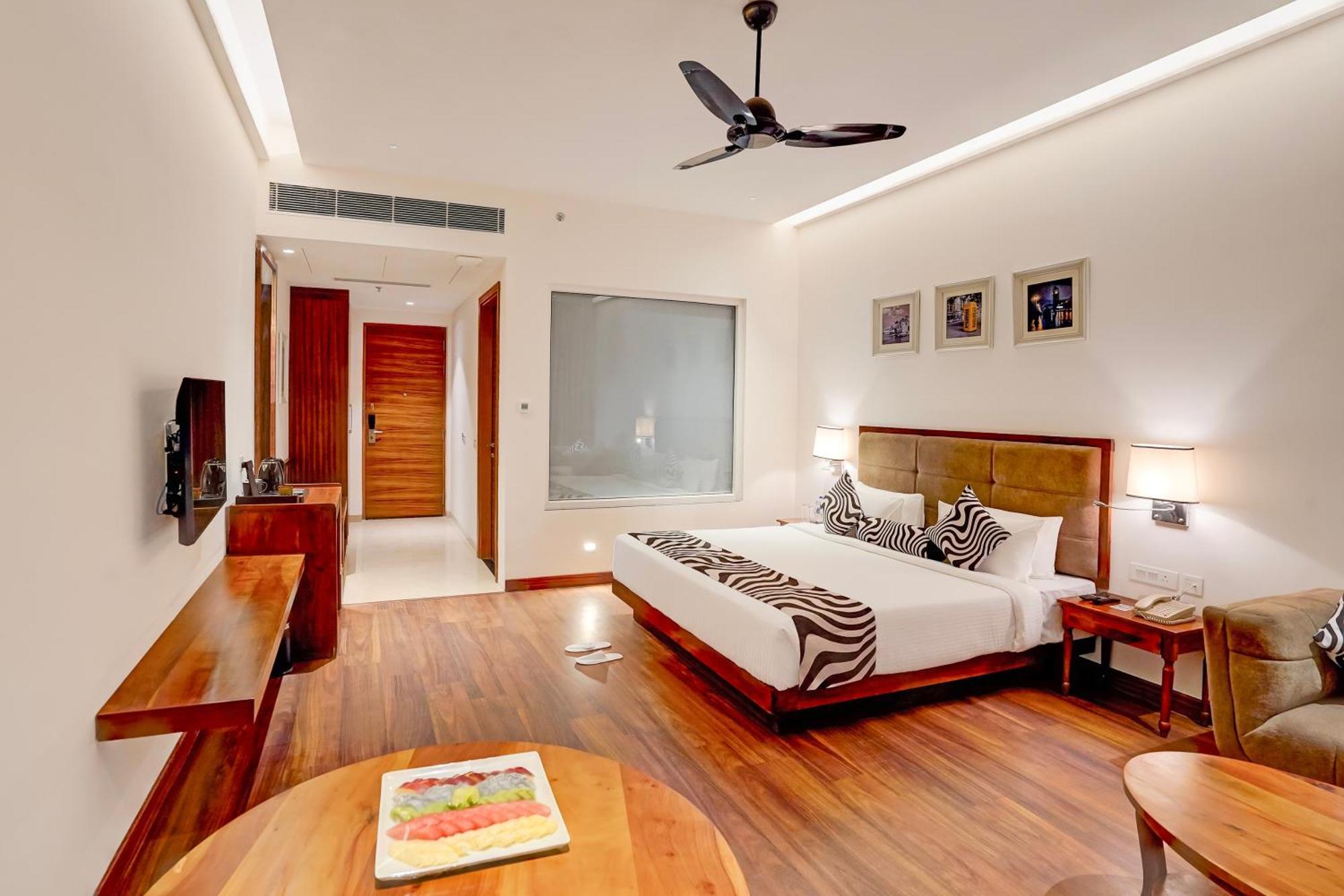 Hotel Sunday And Gurgaon