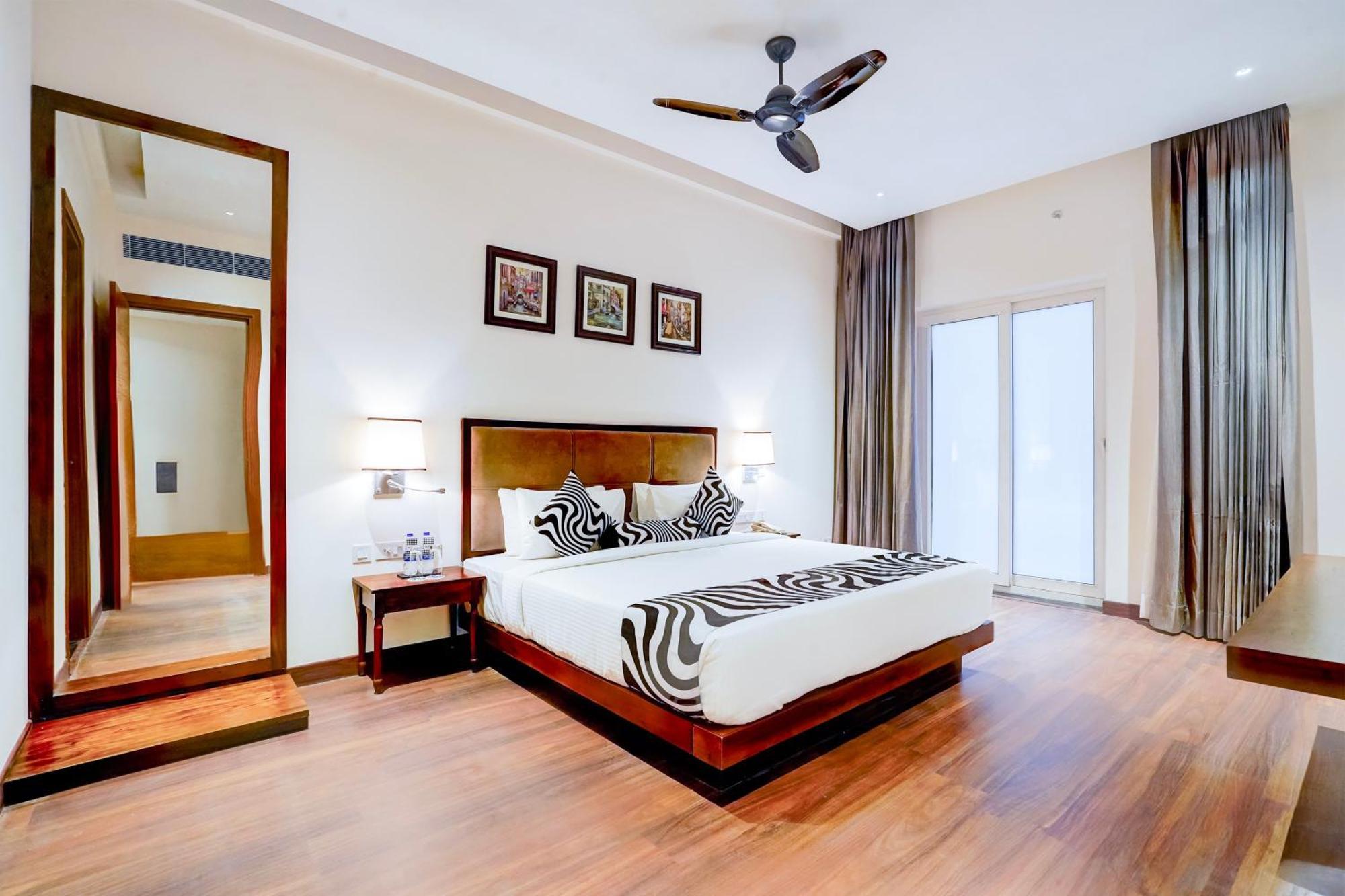 Sunday And Hotel 4*