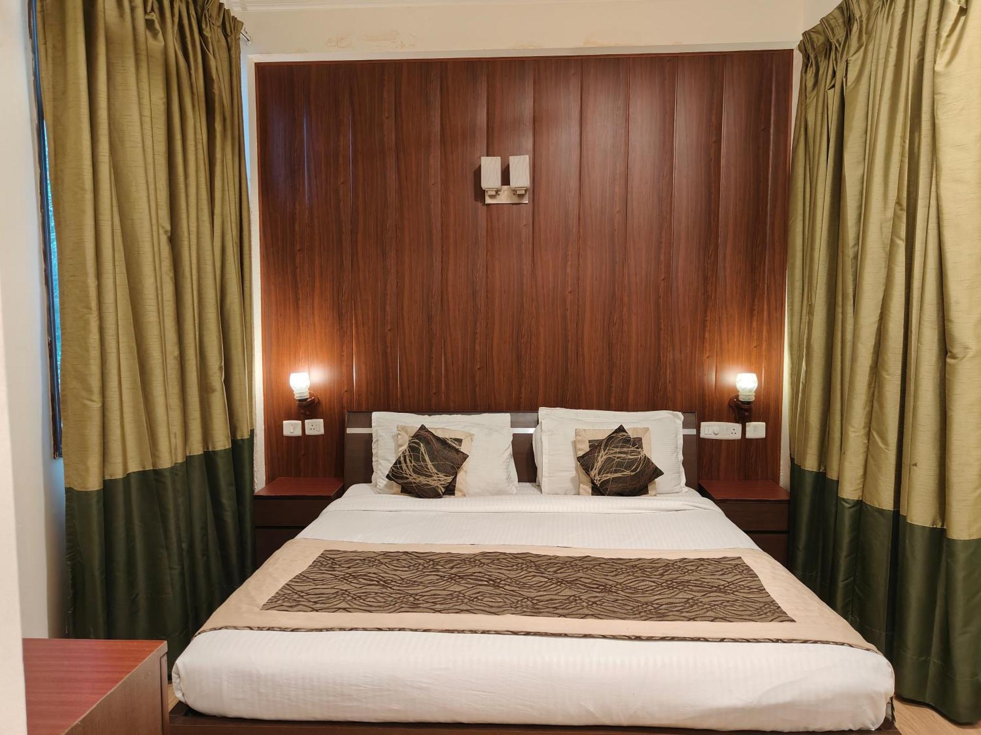 Tavisha Golf Course Mg Road 3*