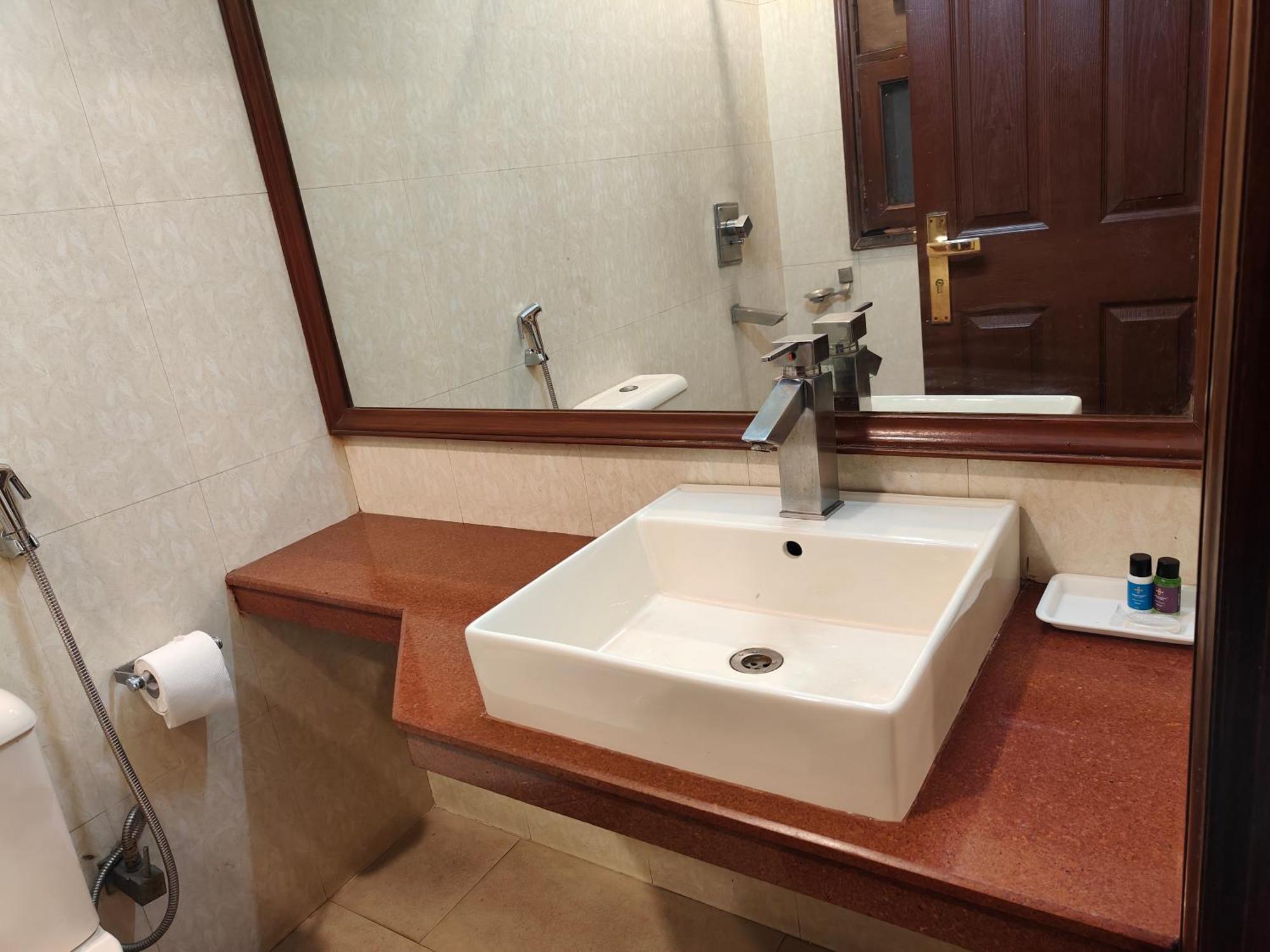 Tavisha Golf Course Mg Road Guest house 3*