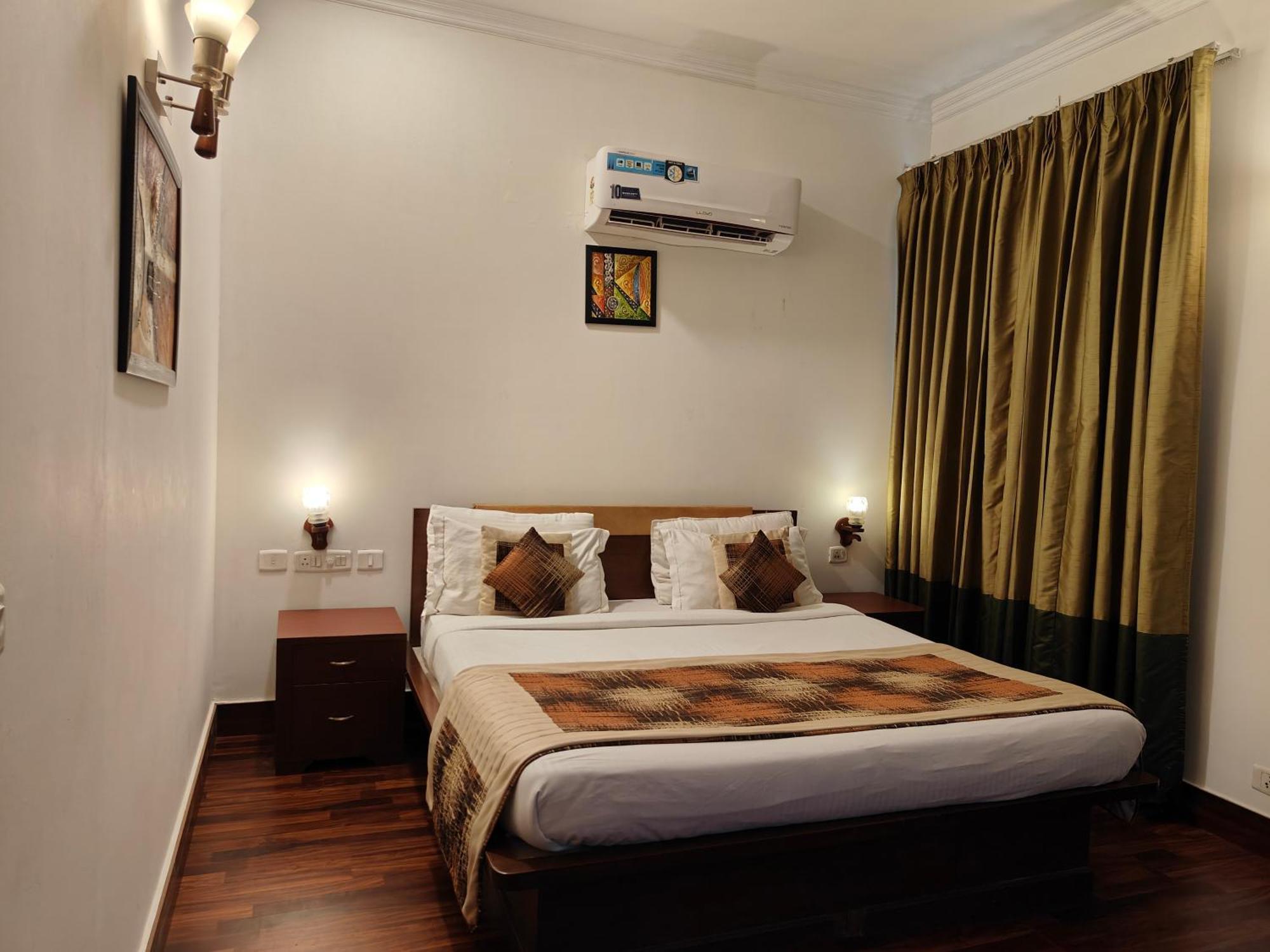 Guest house Tavisha Golf Course Mg Road 3*