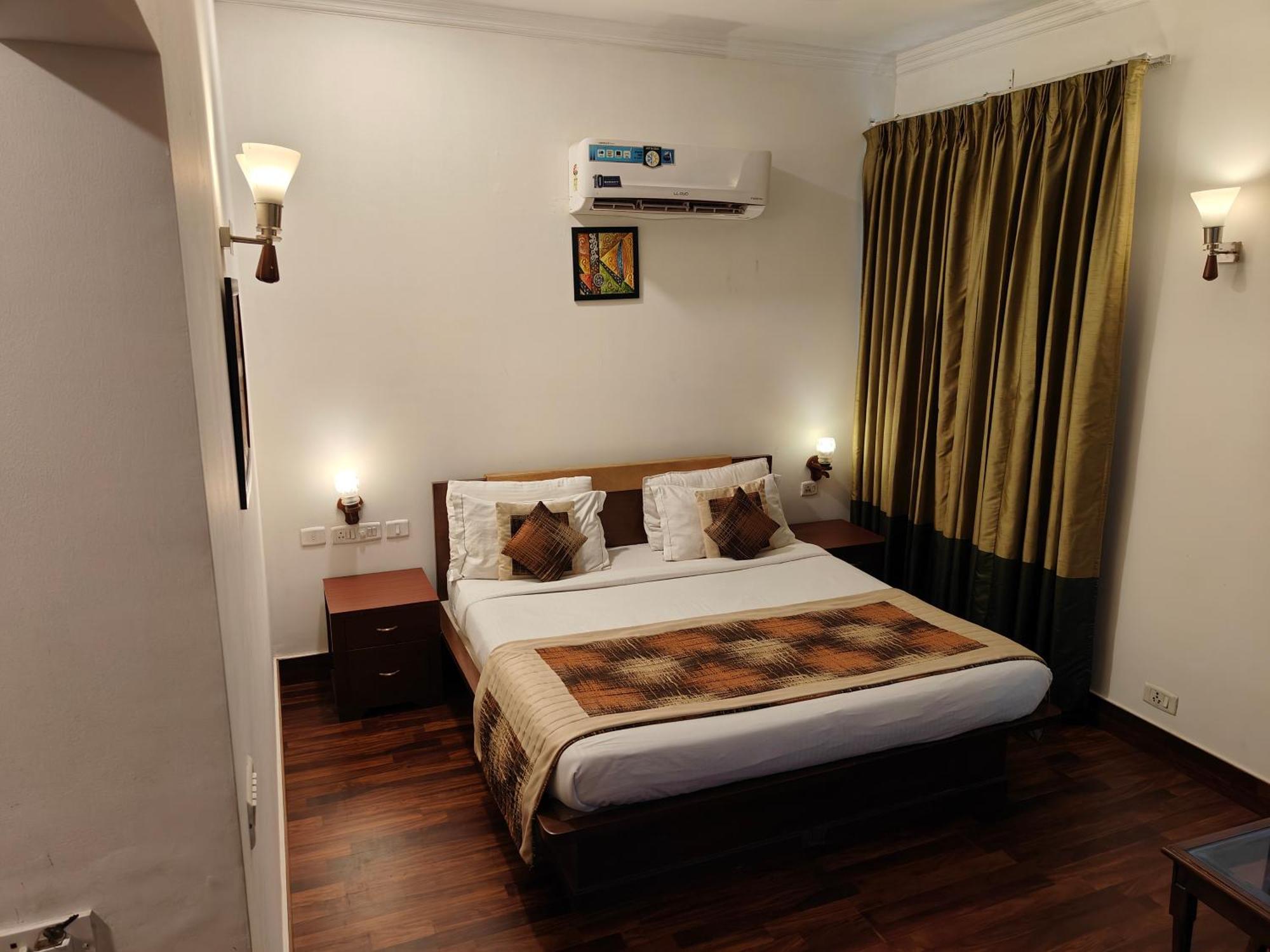 Tavisha Golf Course Mg Road 3*