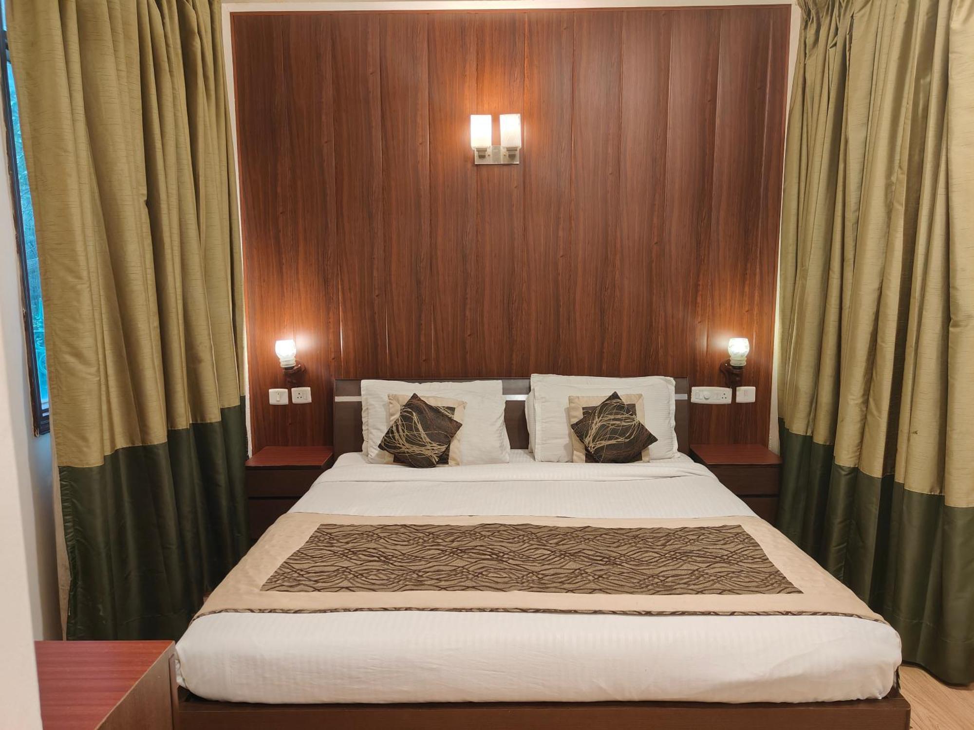 Guest house Tavisha Golf Course Mg Road 3*