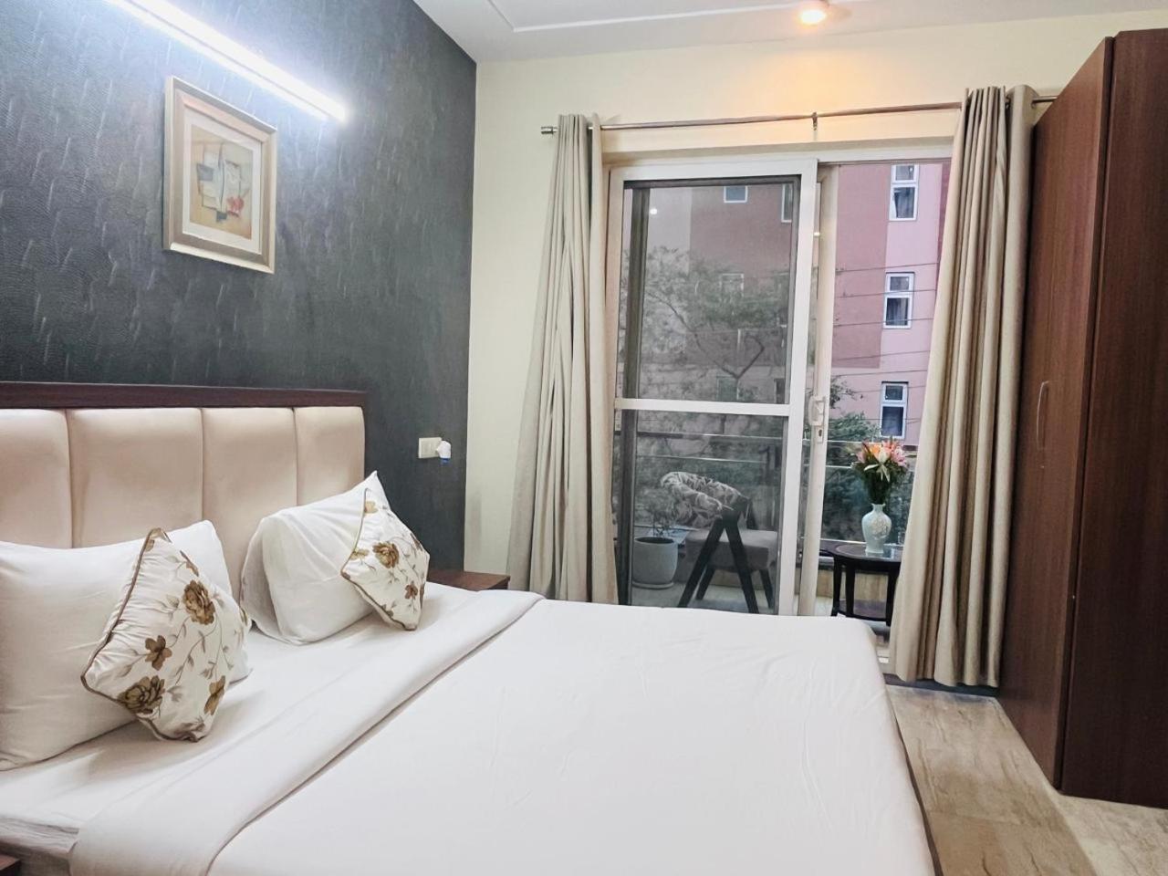 Hotel The Luxe 18 - Golf Course Road 3*