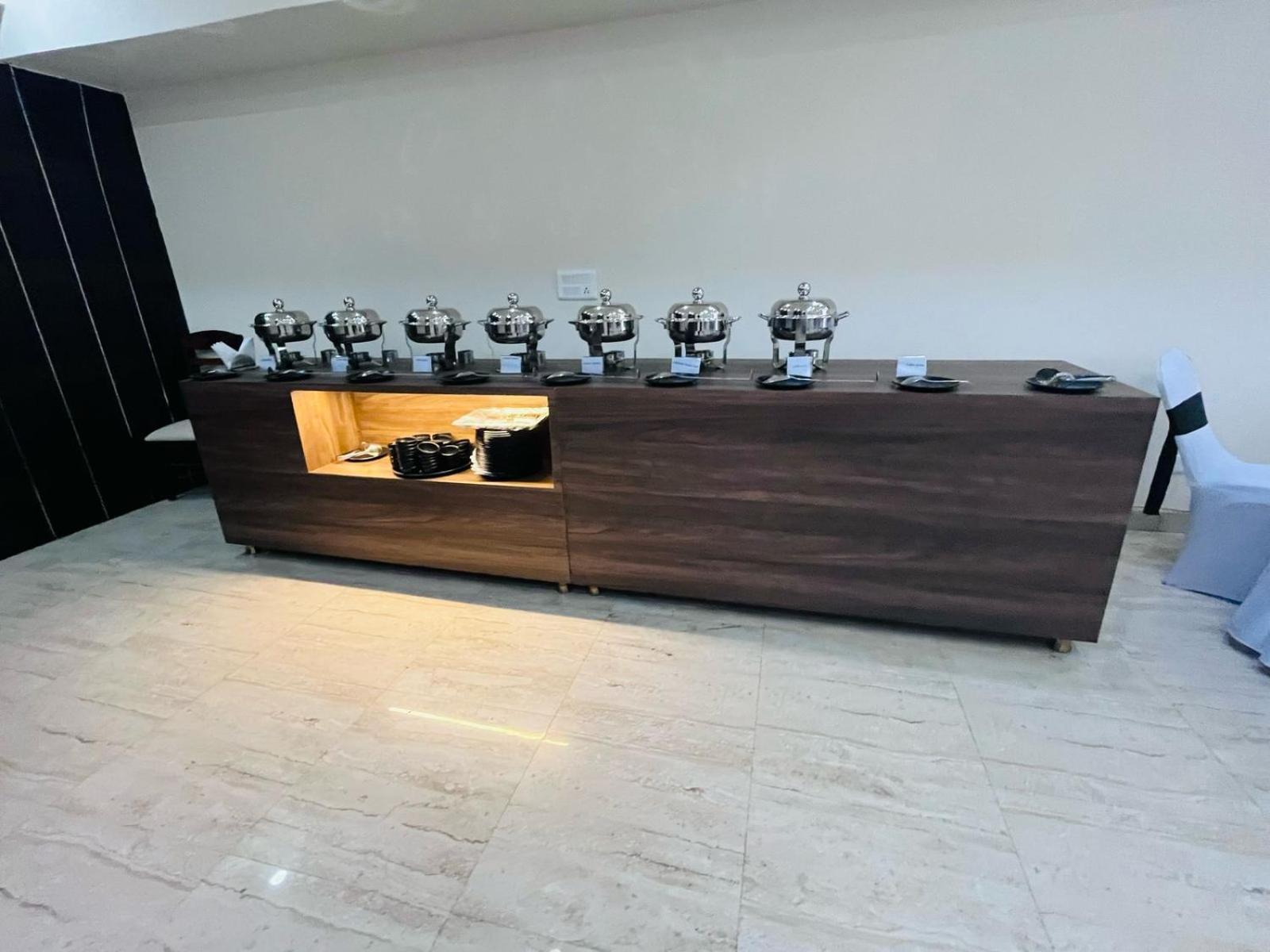 Hotel The Luxe 18 - Golf Course Road Gurgaon