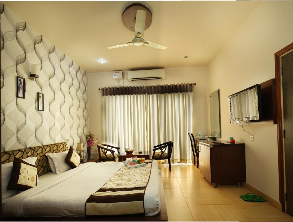 Oyo 17257 Sunset Residency Hotel 3*