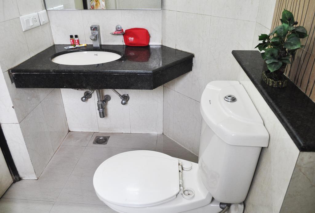 Hotel Oyo Premium Galleria Market Dlf 4 3*