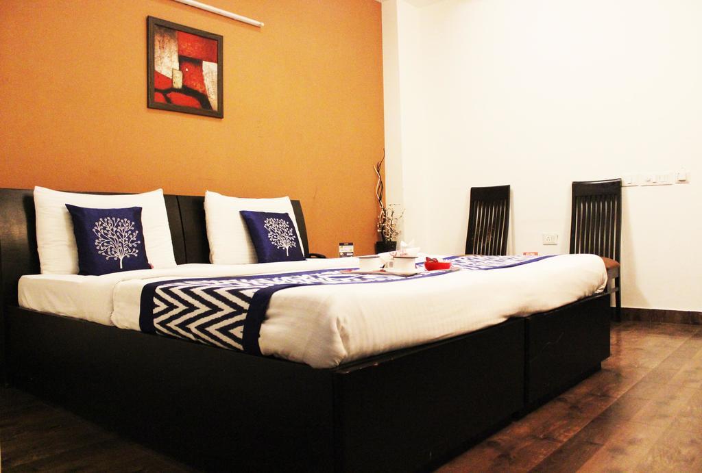 Oyo Premium Galleria Market Dlf 4 3* Gurgaon