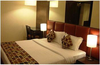 Oyo Premium Cyber Hub Gurgaon