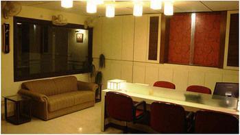 Oyo Premium Cyber Hub 3*