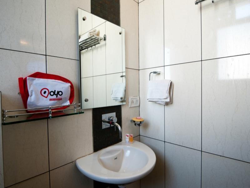 Hotel Oyo Premium South I