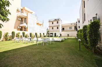 Hotel Oyo Cyber Hub Gurgaon