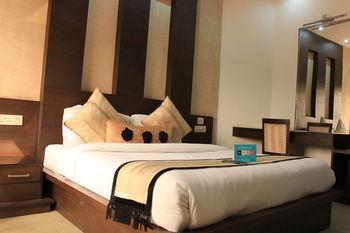 Hotel Fabhotel Galleria Market Ii