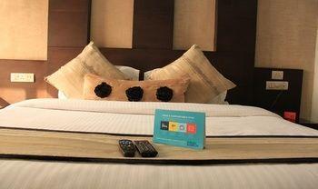 Hotel Fabhotel Galleria Market Ii Gurgaon