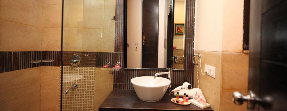 Oyo Premium Dlf Club Hotel Gurgaon