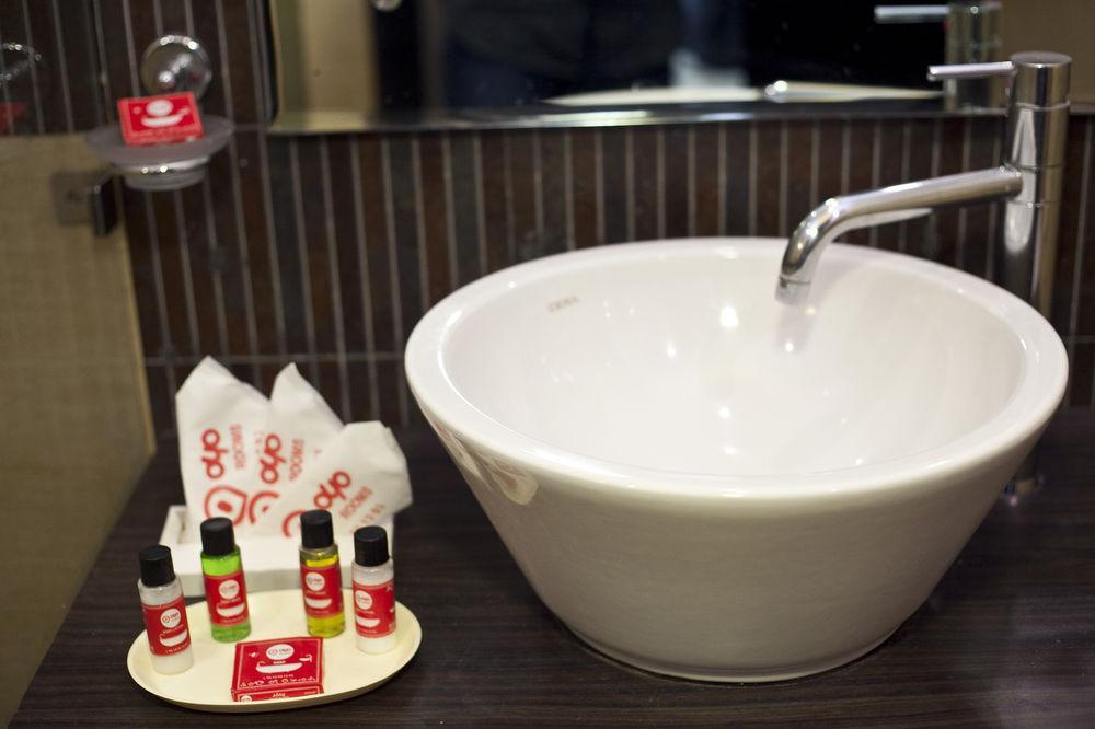 Oyo Premium Dlf Club Hotel