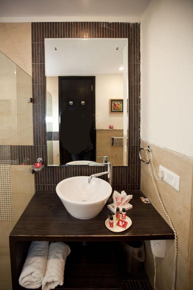 Oyo Premium Dlf Club 3* Gurgaon