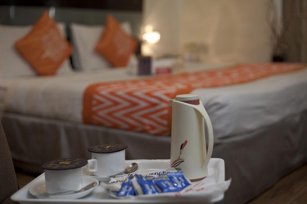 Oyo Premium Dlf Club 3* Gurgaon