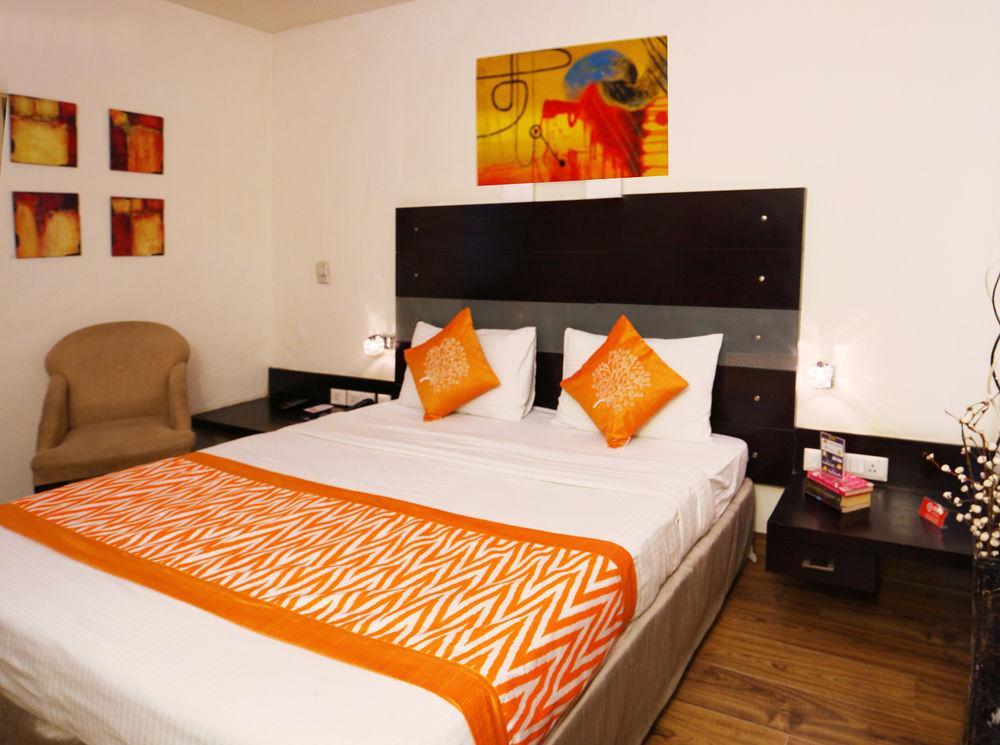 Oyo Premium Dlf Club Hotel 3*
