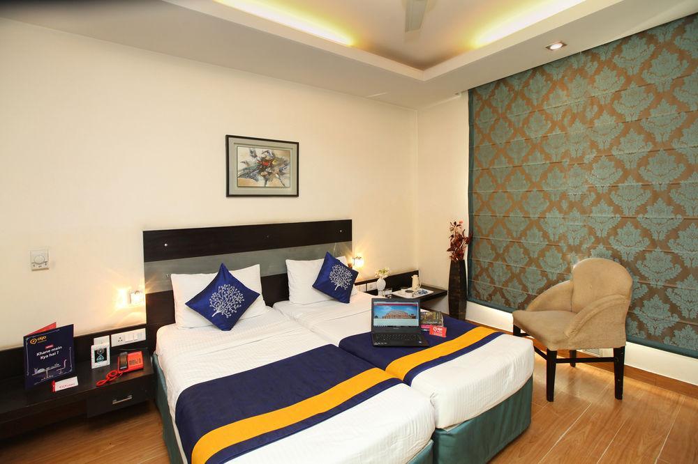 Oyo Premium Dlf Club Hotel