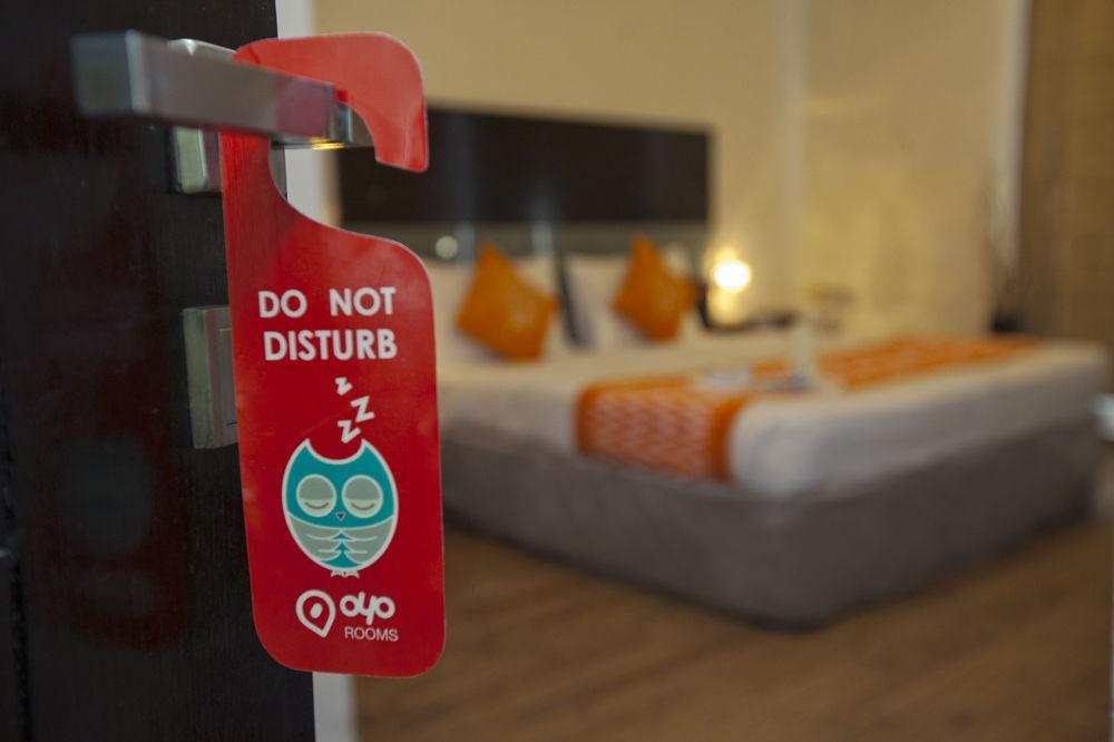 Oyo Premium Dlf Club 3* Gurgaon
